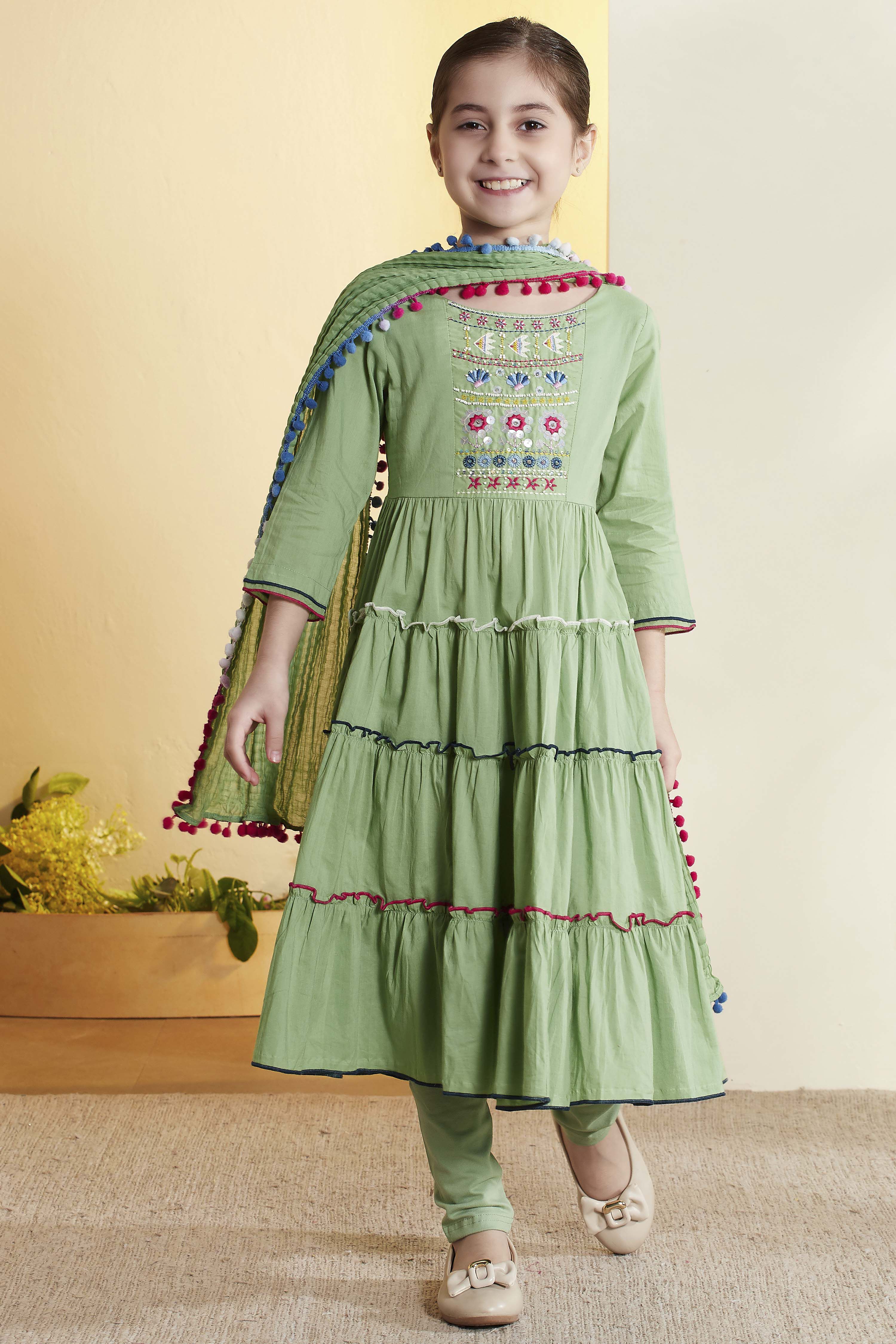Green Solid Tiered Cotton Kurta Set image number 6