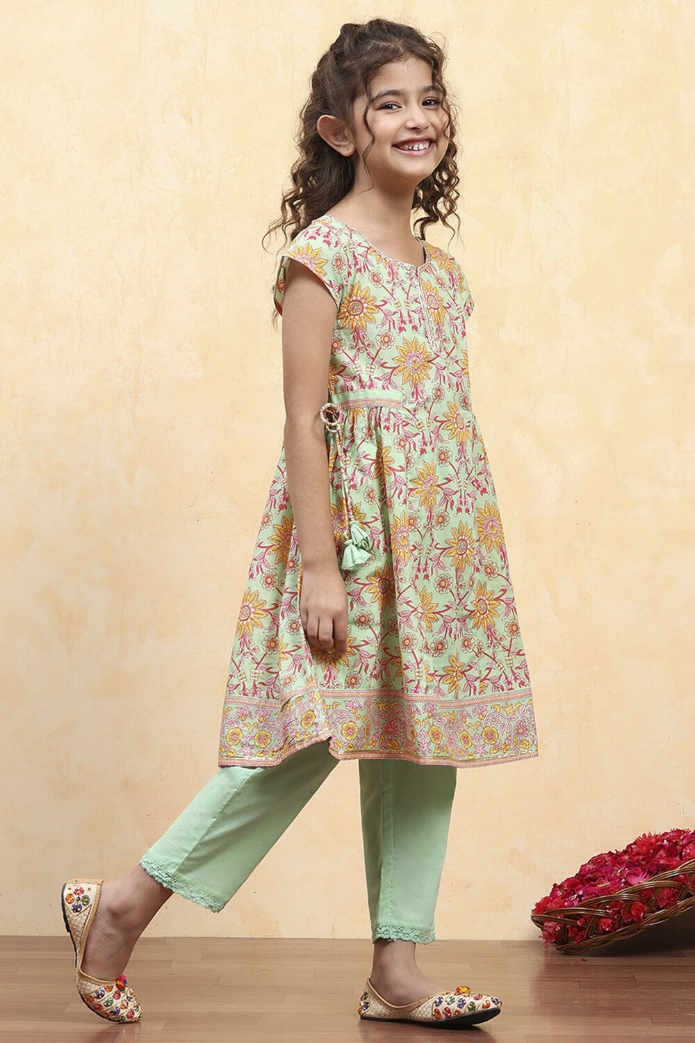 Green Cotton Flared Printed Suit Set image number 5