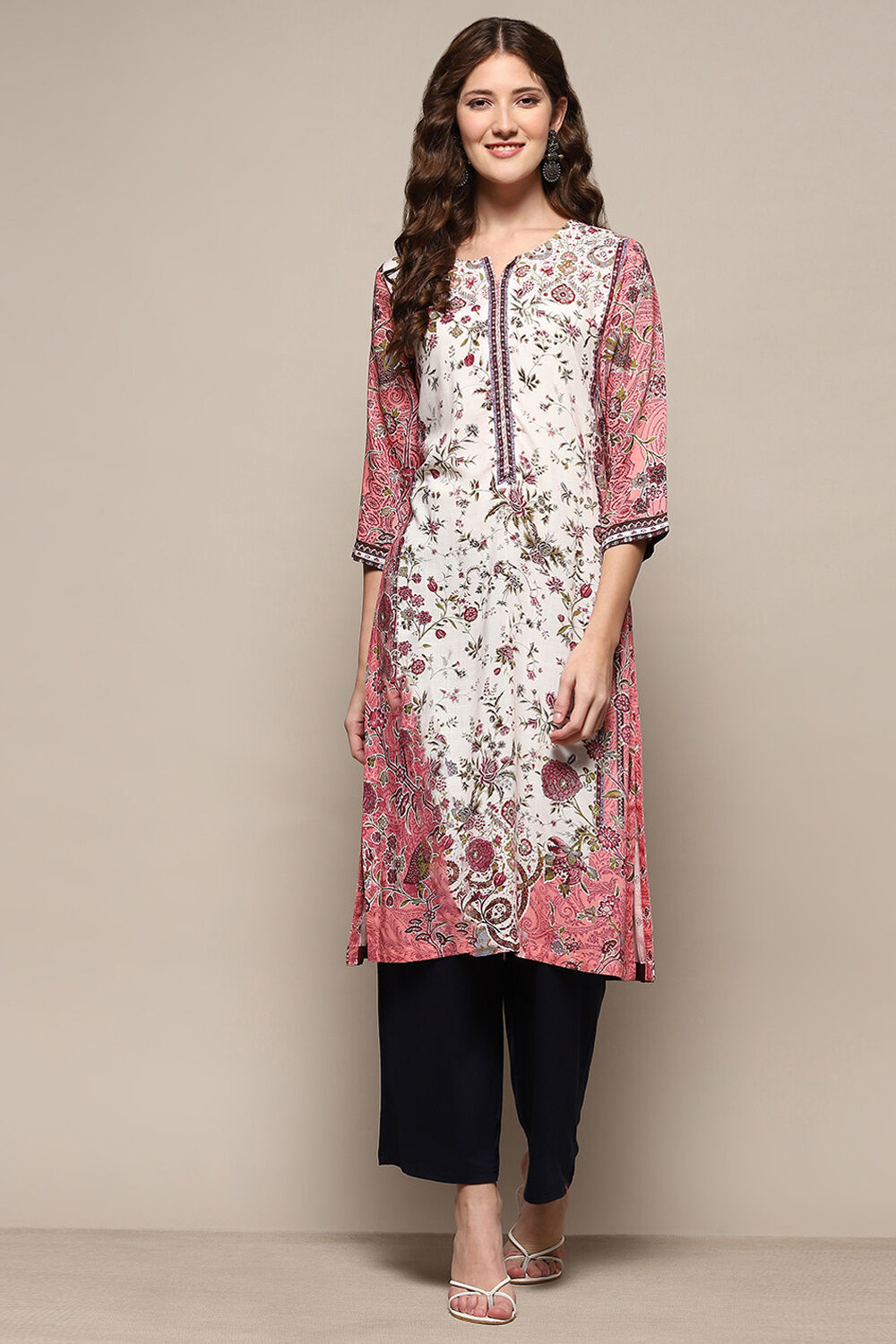 Pink & White Rayon Floral Printed Straight Kurta image number 5