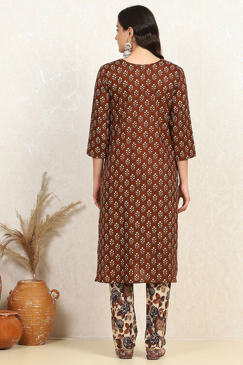 Green Cotton Printed Unstitched Suit Set image number 5