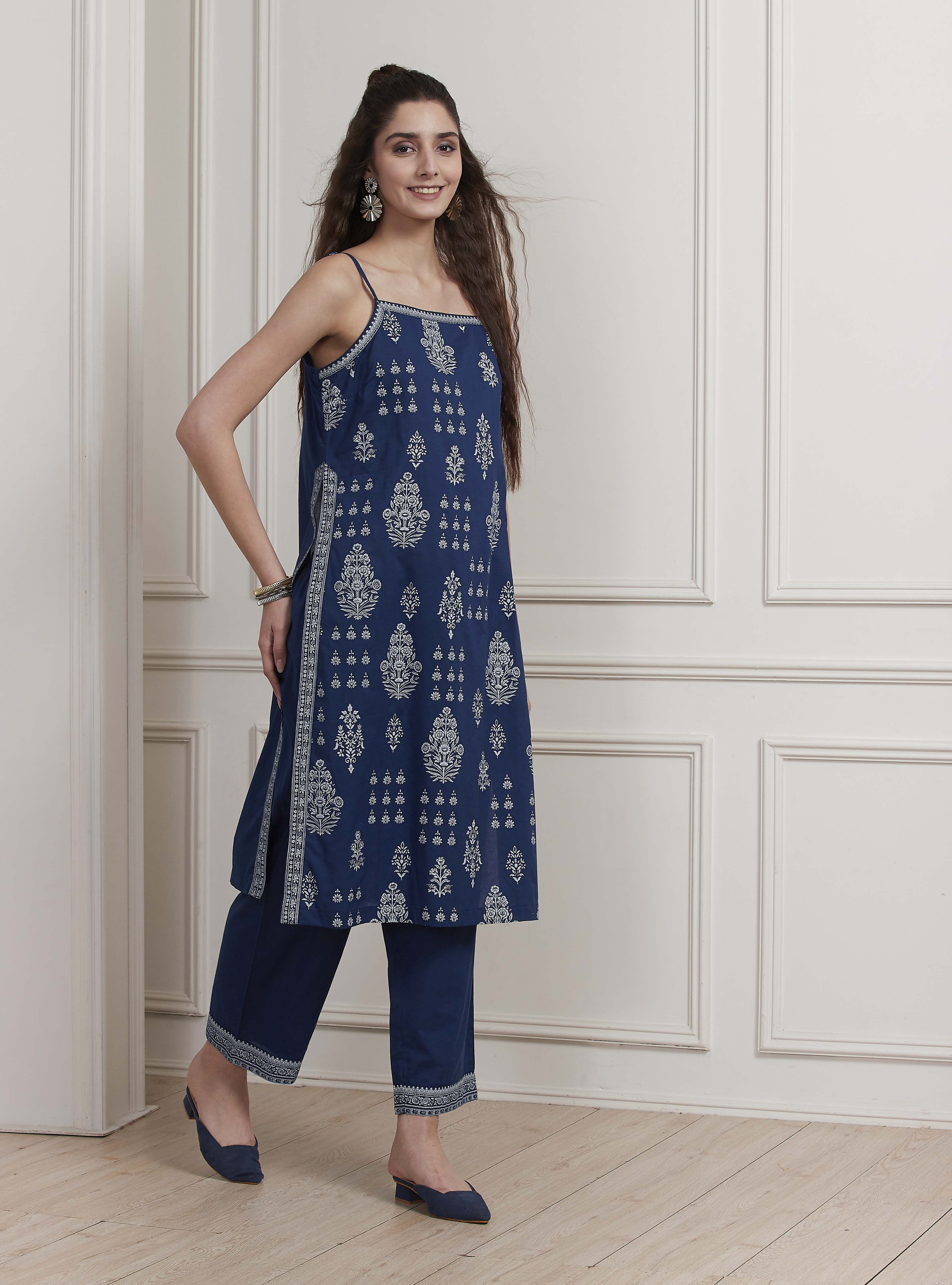 Green Cotton Ethnic Motif Printed Straight Suit Set image number 4