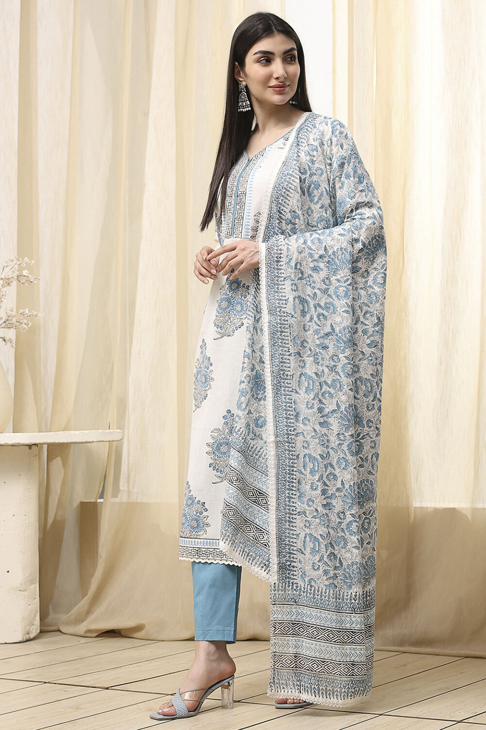 White Cotton Unstitched Suit Set image number 4