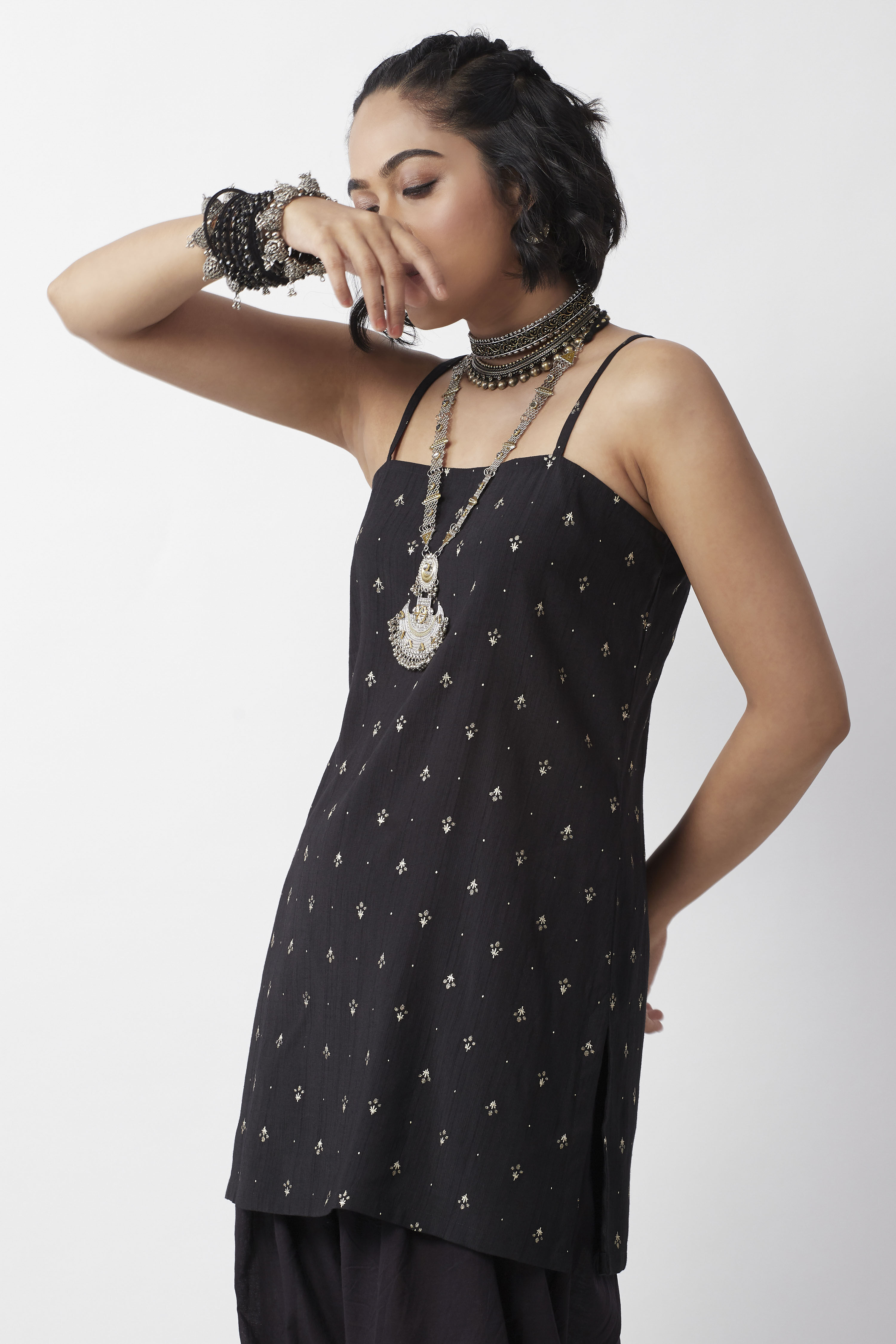Black Cotton Printed Sleeveless Short Kurti image number 3