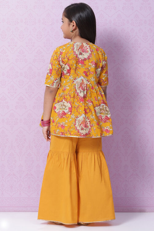 Red Cotton Flared Printed Kurta Set image number 4