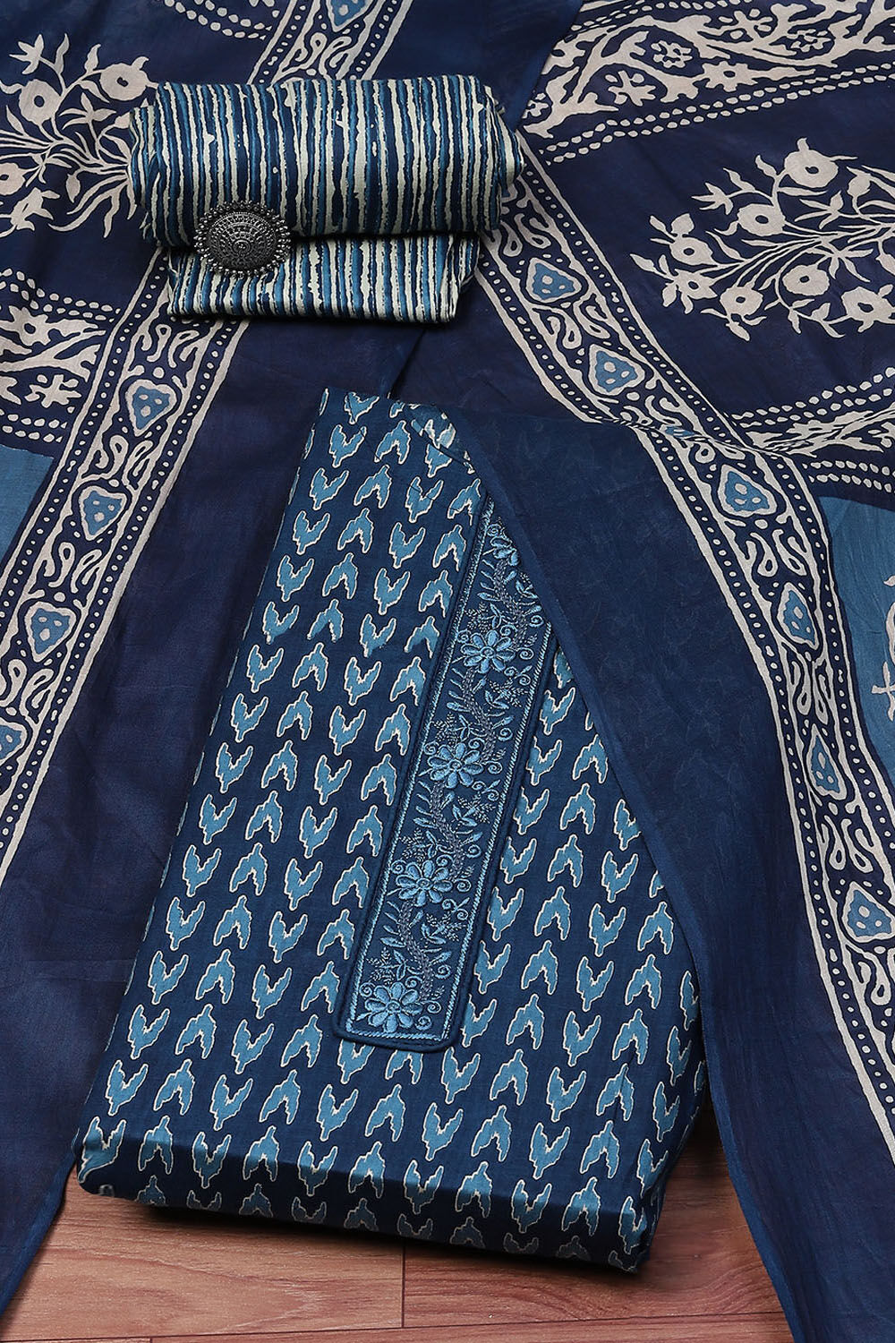 Green Cotton Screen Printed Unstitched Suit Set image number 0