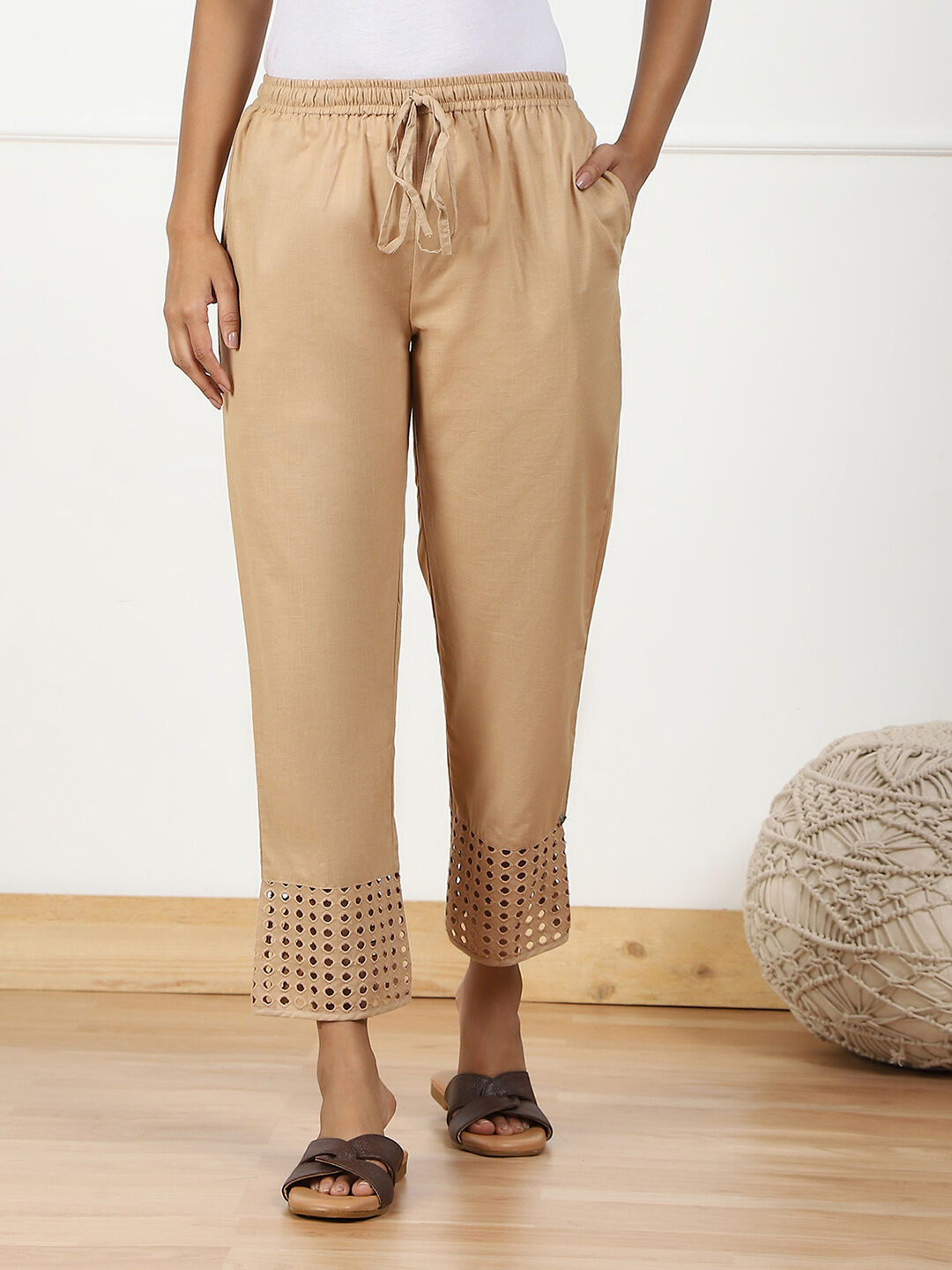 White Cotton Regular Solid Pants image number 4