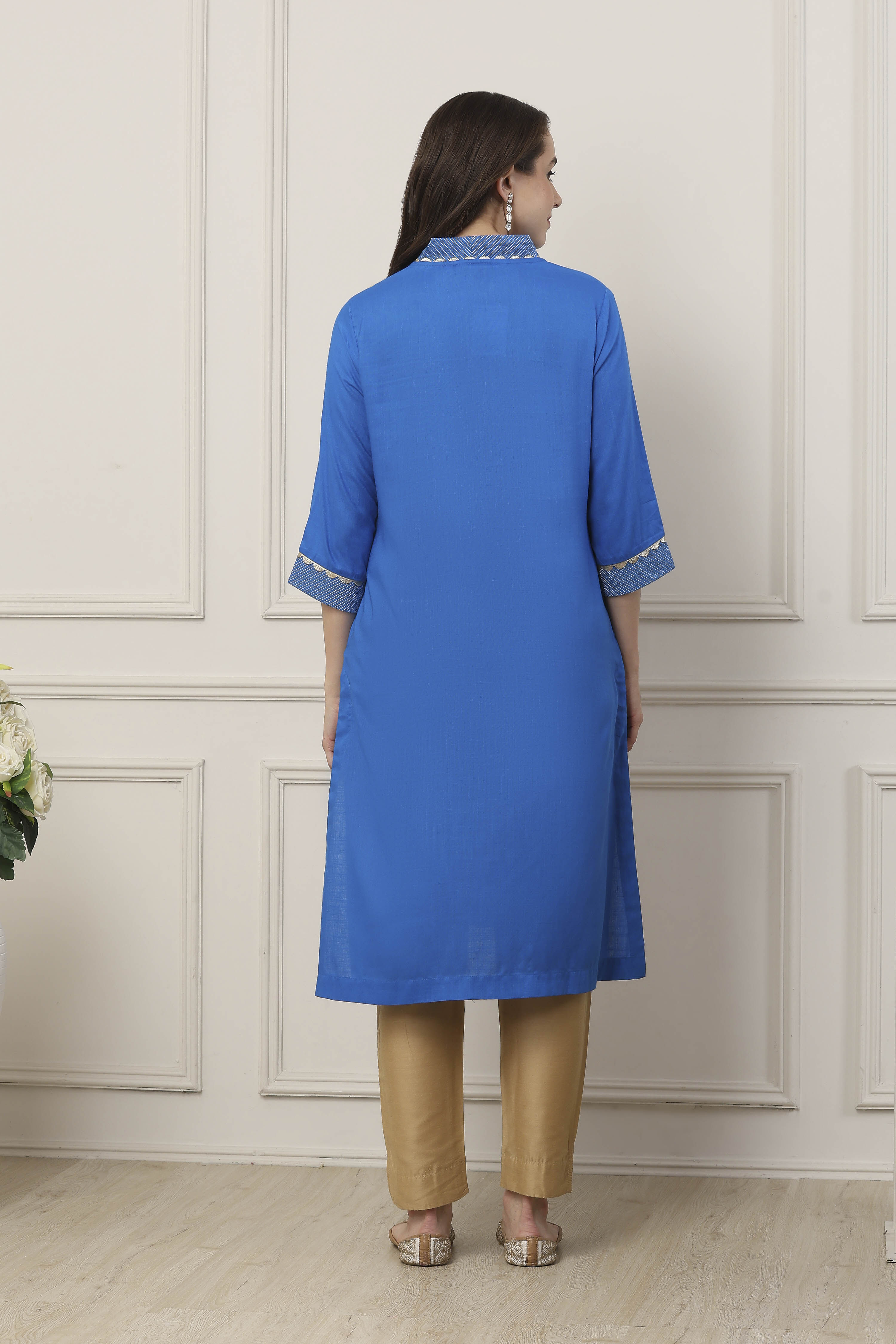 Red Viscose Lace Embroidery Straight Kurta image number 3