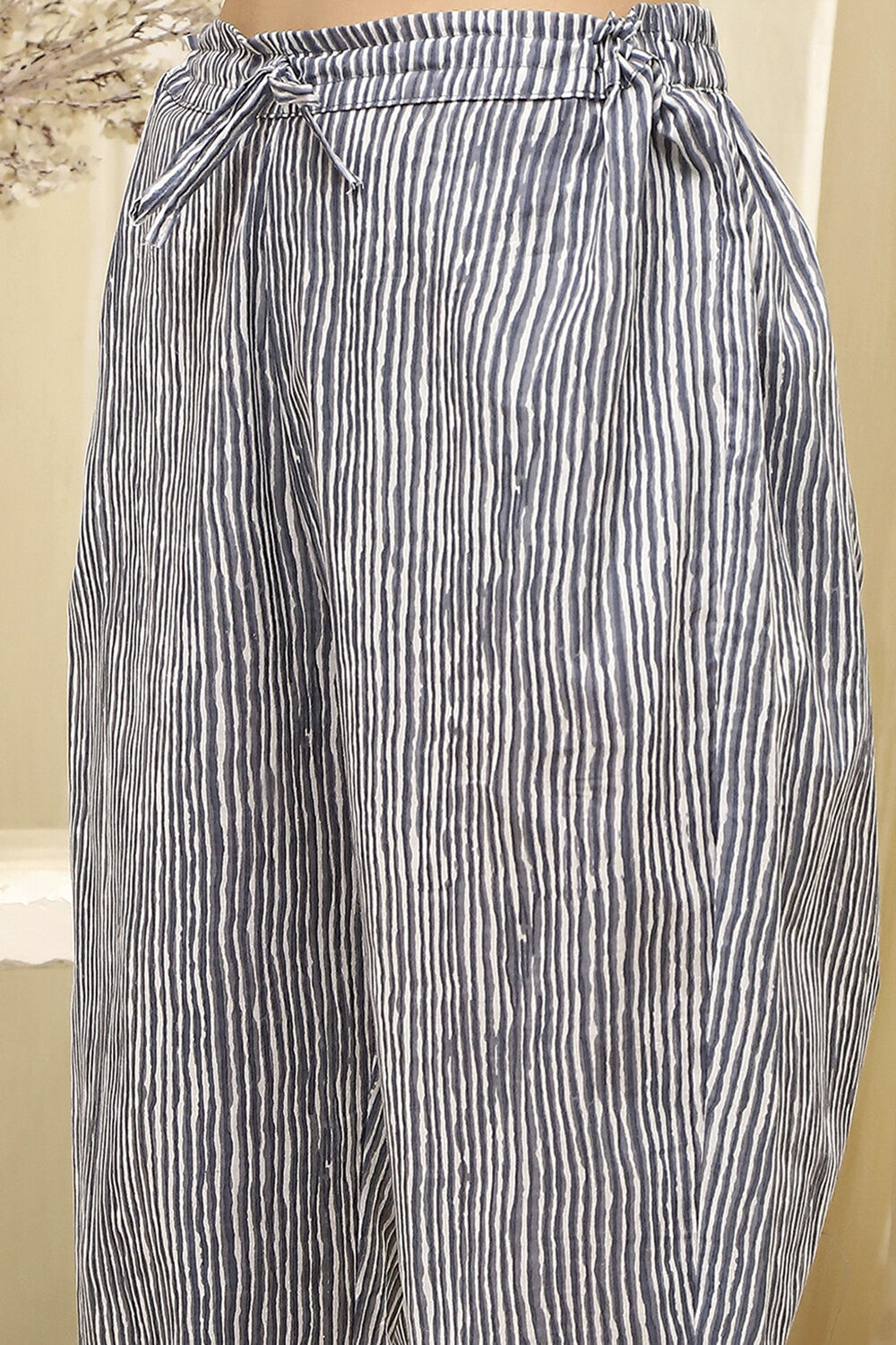 Grey Cotton Screen Print Unstitched Suit Set image number 3