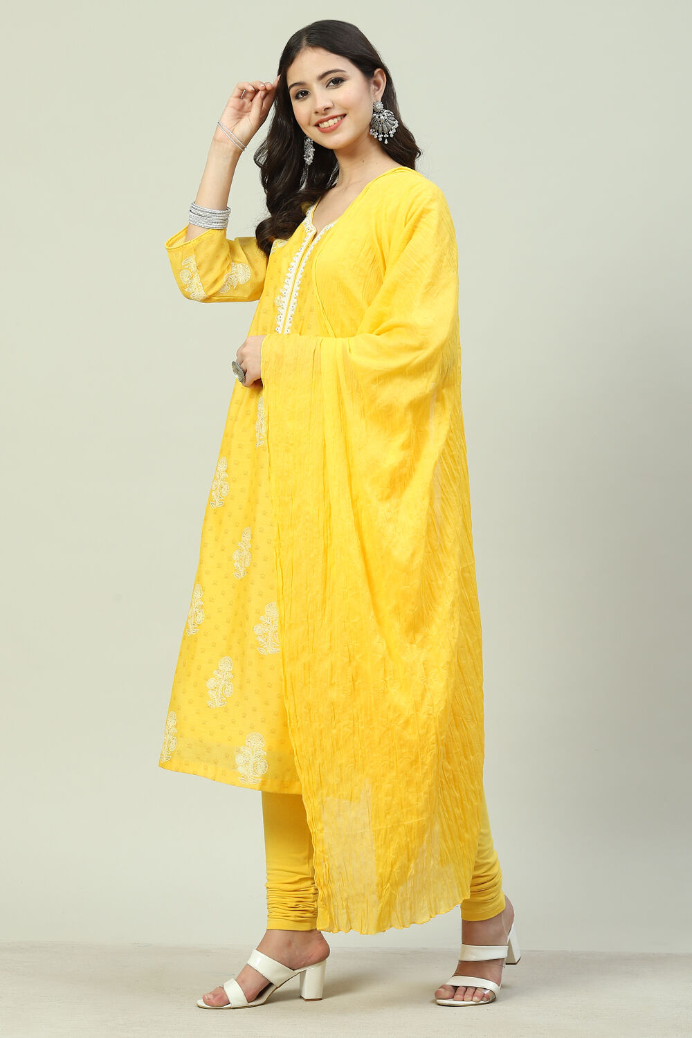 Yellow Straight Kurta Churidar Suit Set image number 5