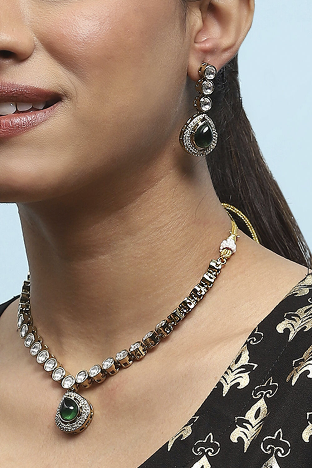 Green Brass Necklace Set image number 3