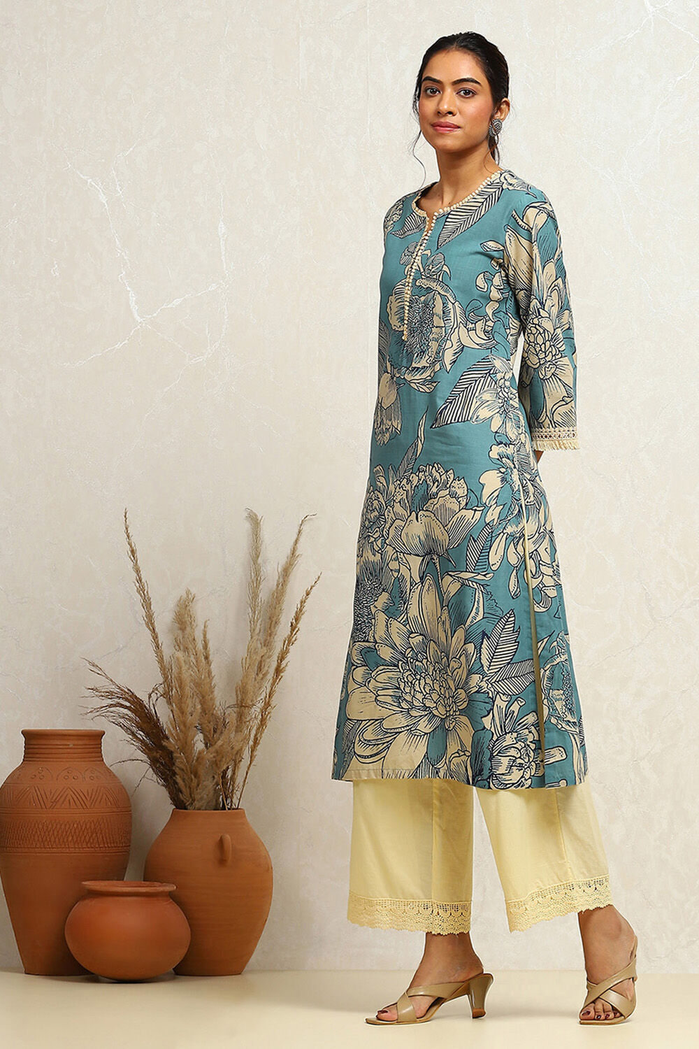 Blue Cotton Floral Printed Straight Kurta image number 2