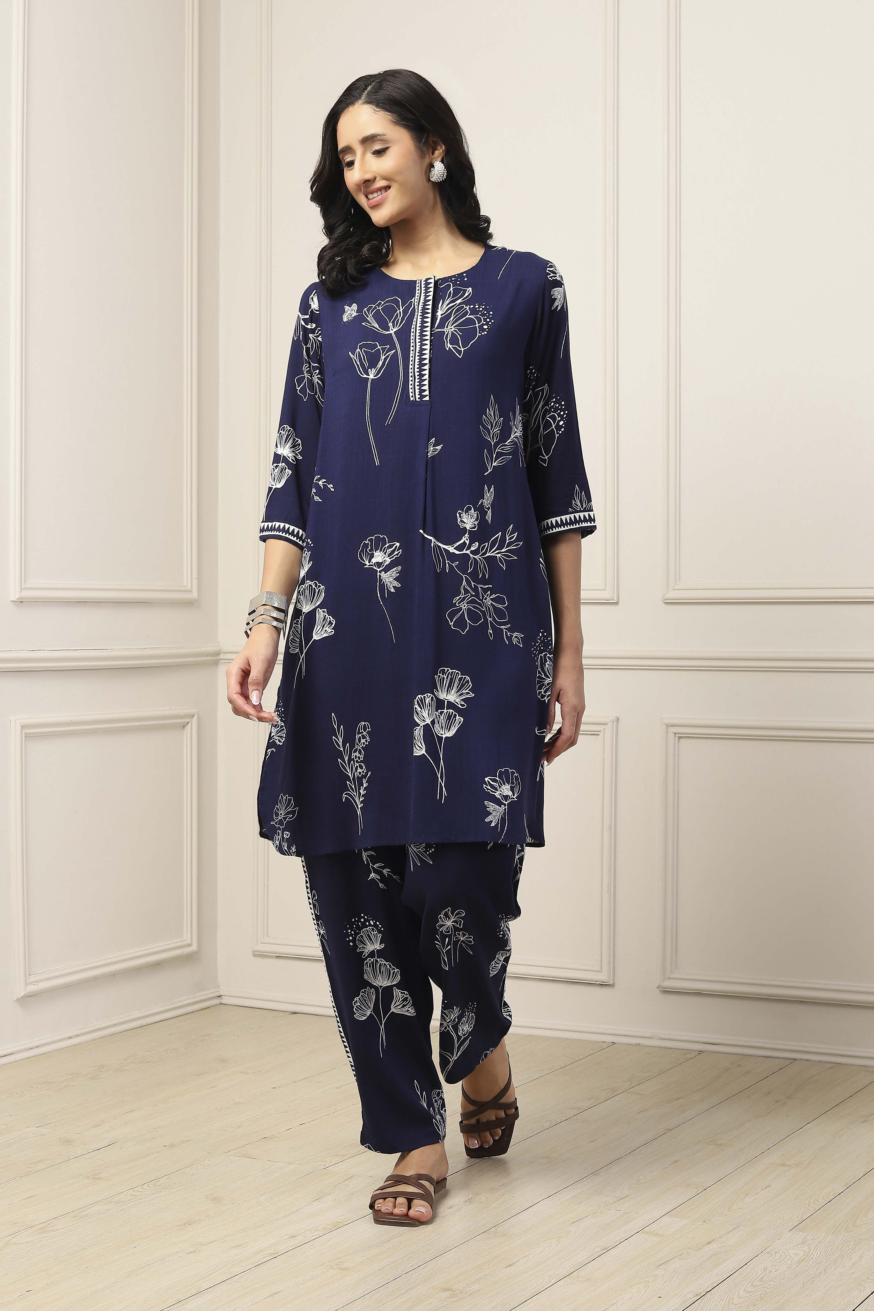 Navy Blue Viscose Rayon Floral Printed Straight Suit Set image number 6