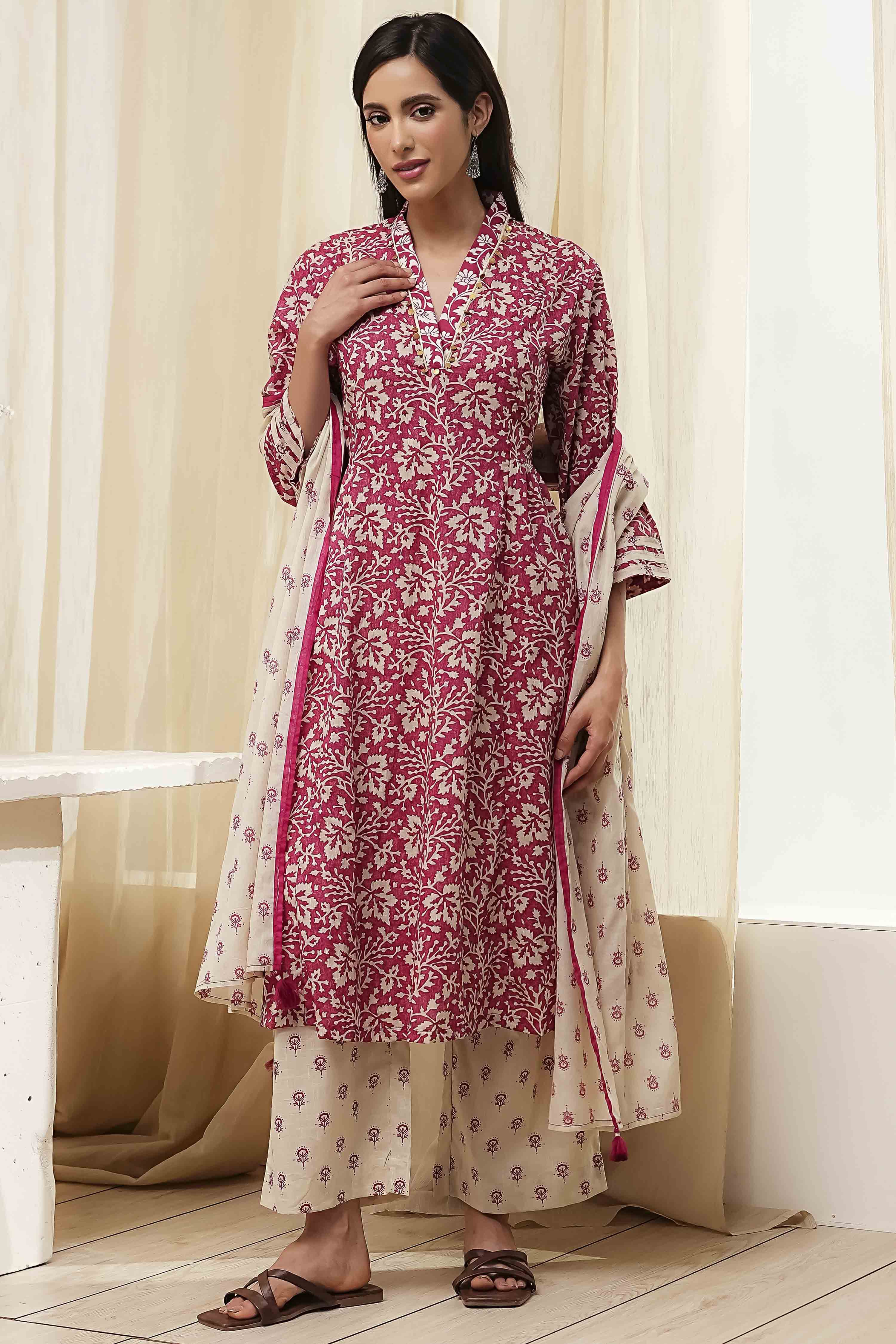 Red Cotton Printed Gathered Suit Set image number 6