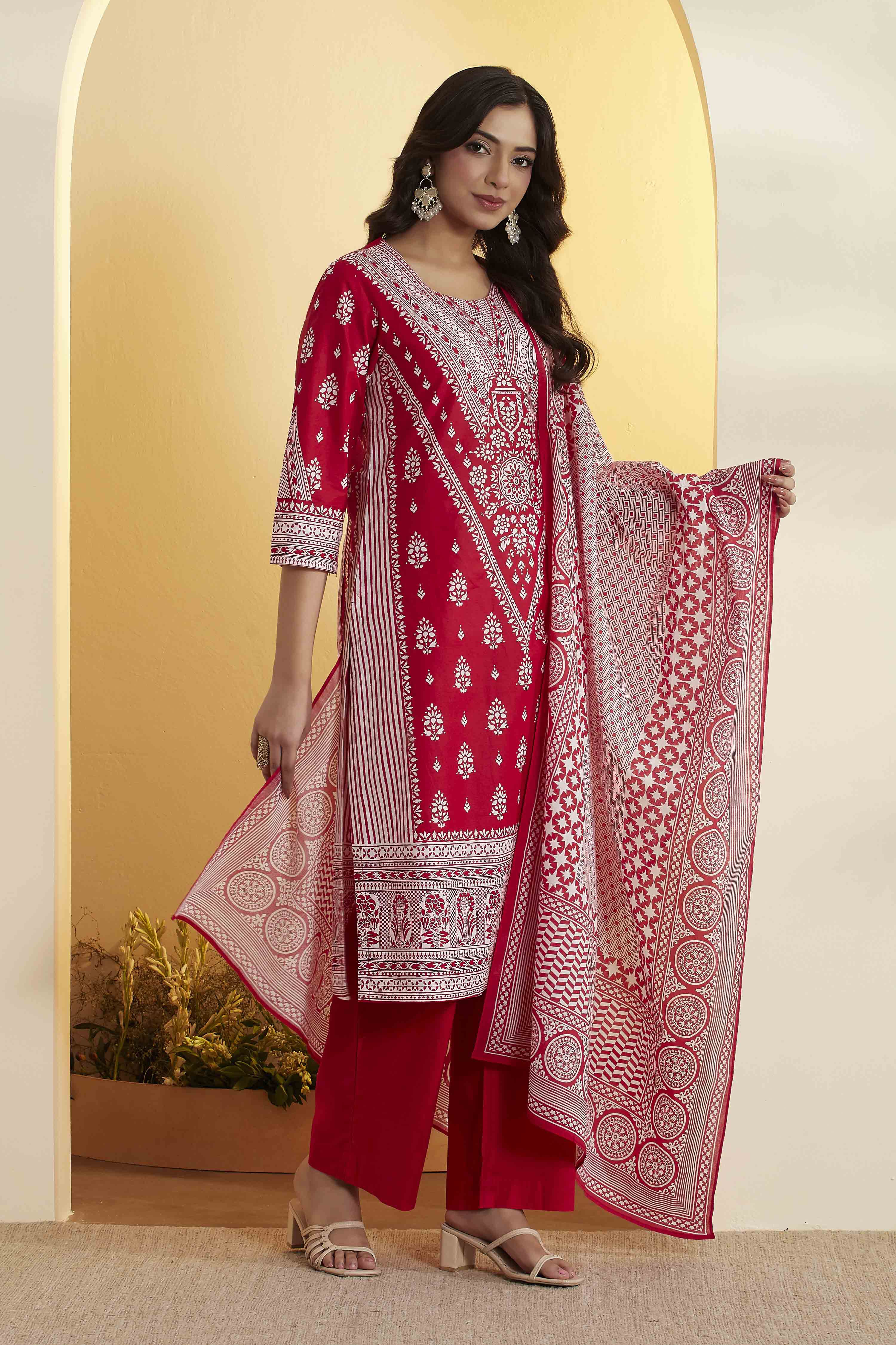 Off White Cotton Straight Suit Set image number 4
