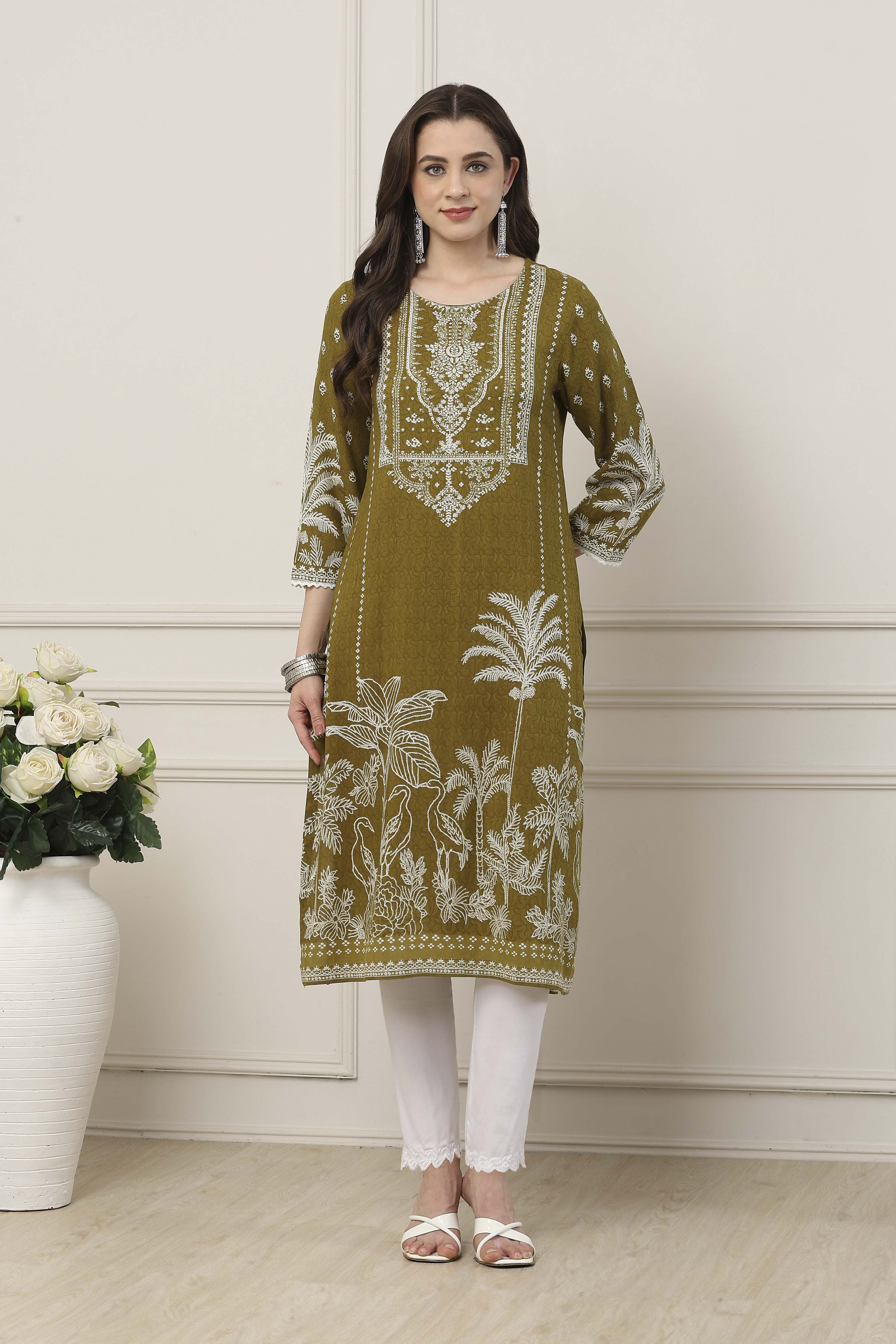 Olive-Green Viscose Ethnic Motifs Printed Straight Kurta image number 5