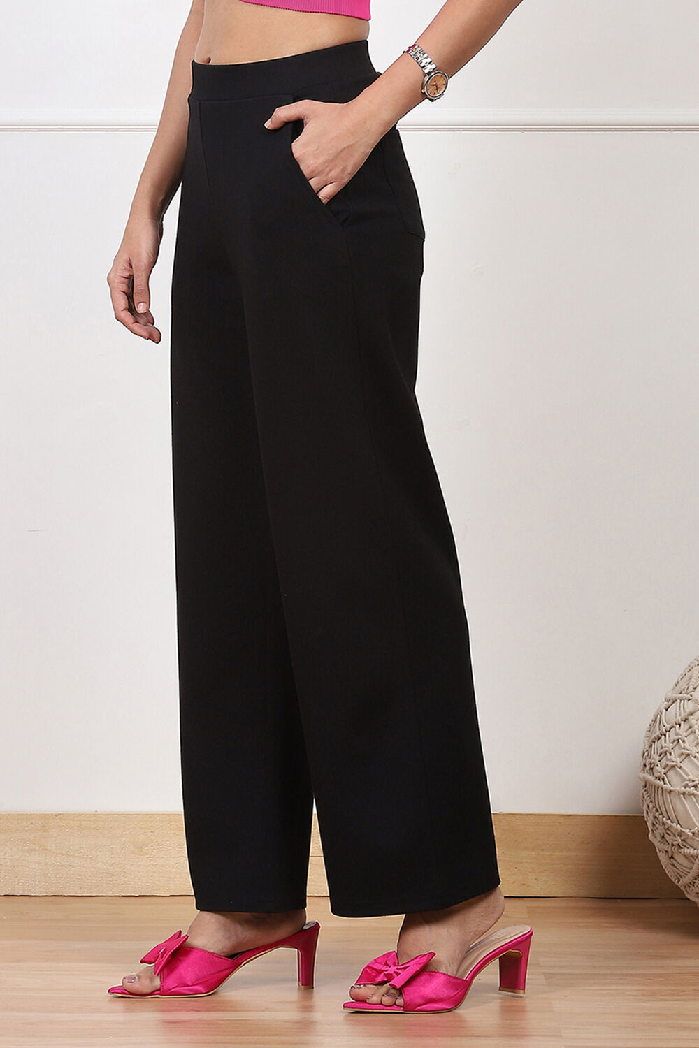 Black Solid Relaxed Fit Pants image number 3