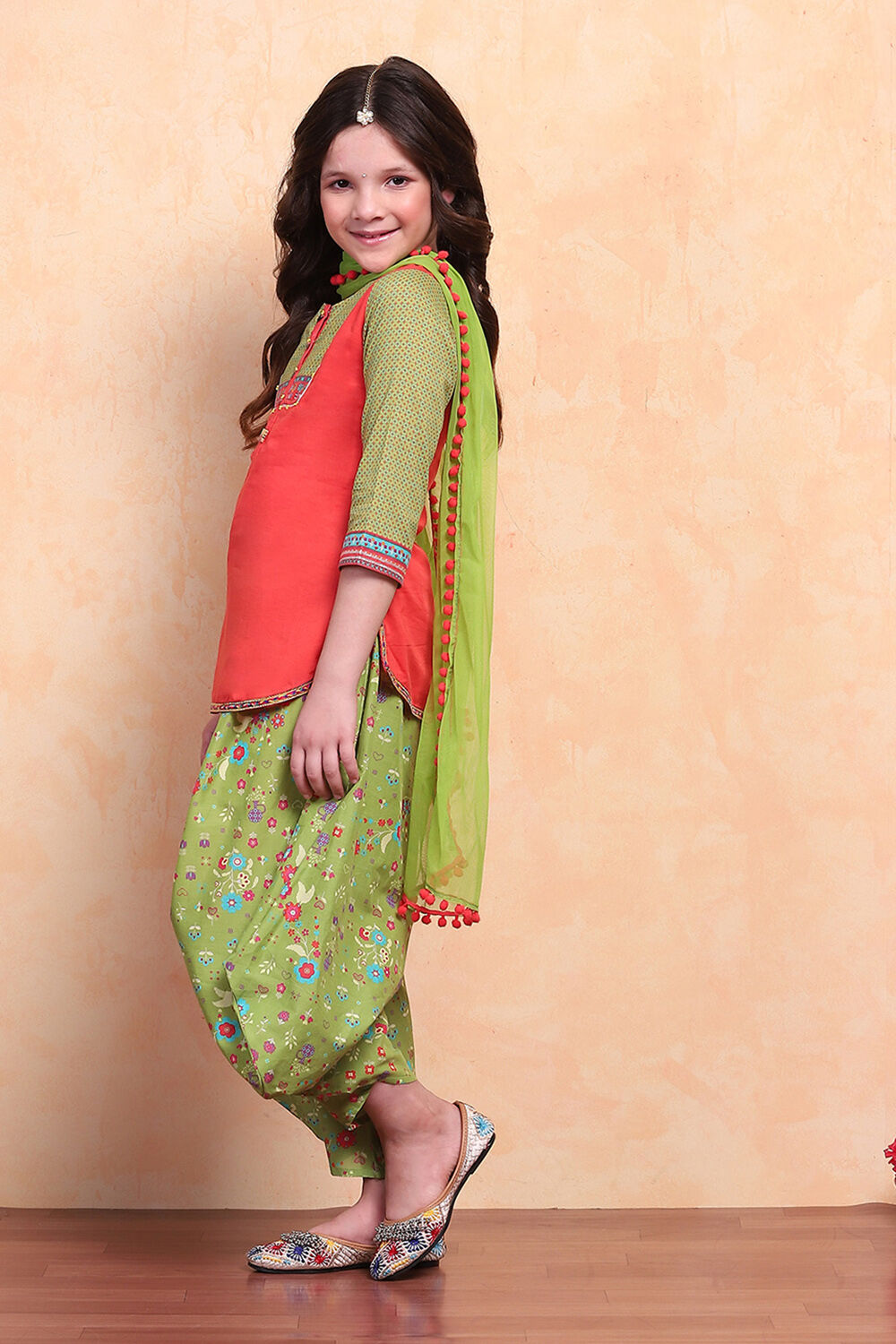 Pink and Green Pure Cotton Printed Straight Suit Set image number 3