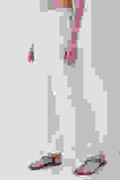 Off-White Solid Straight Palazzos image number 2