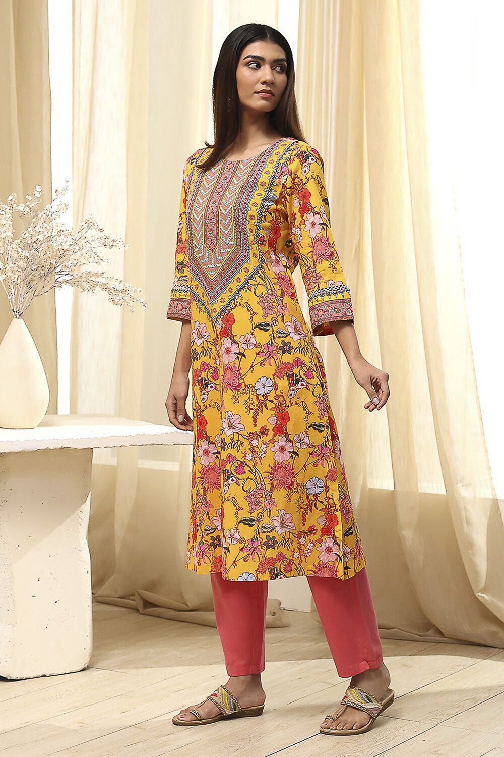 Pink Pure Cotton Floral Straight Kurta image number 2