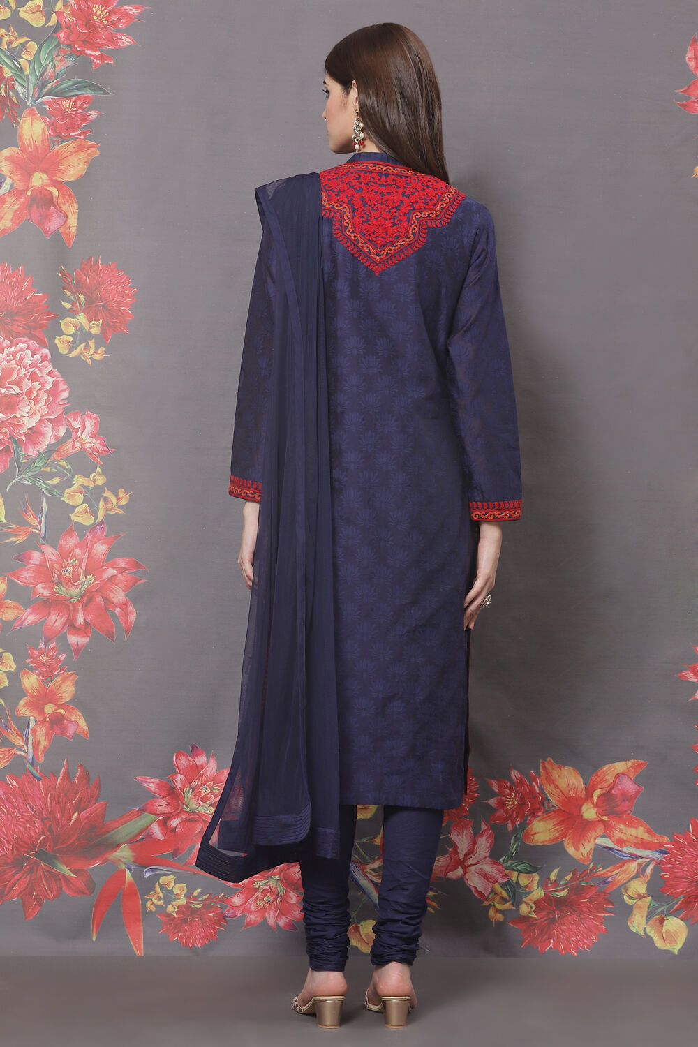 Blue Silk Straight Embroidered Suit Set image number 7