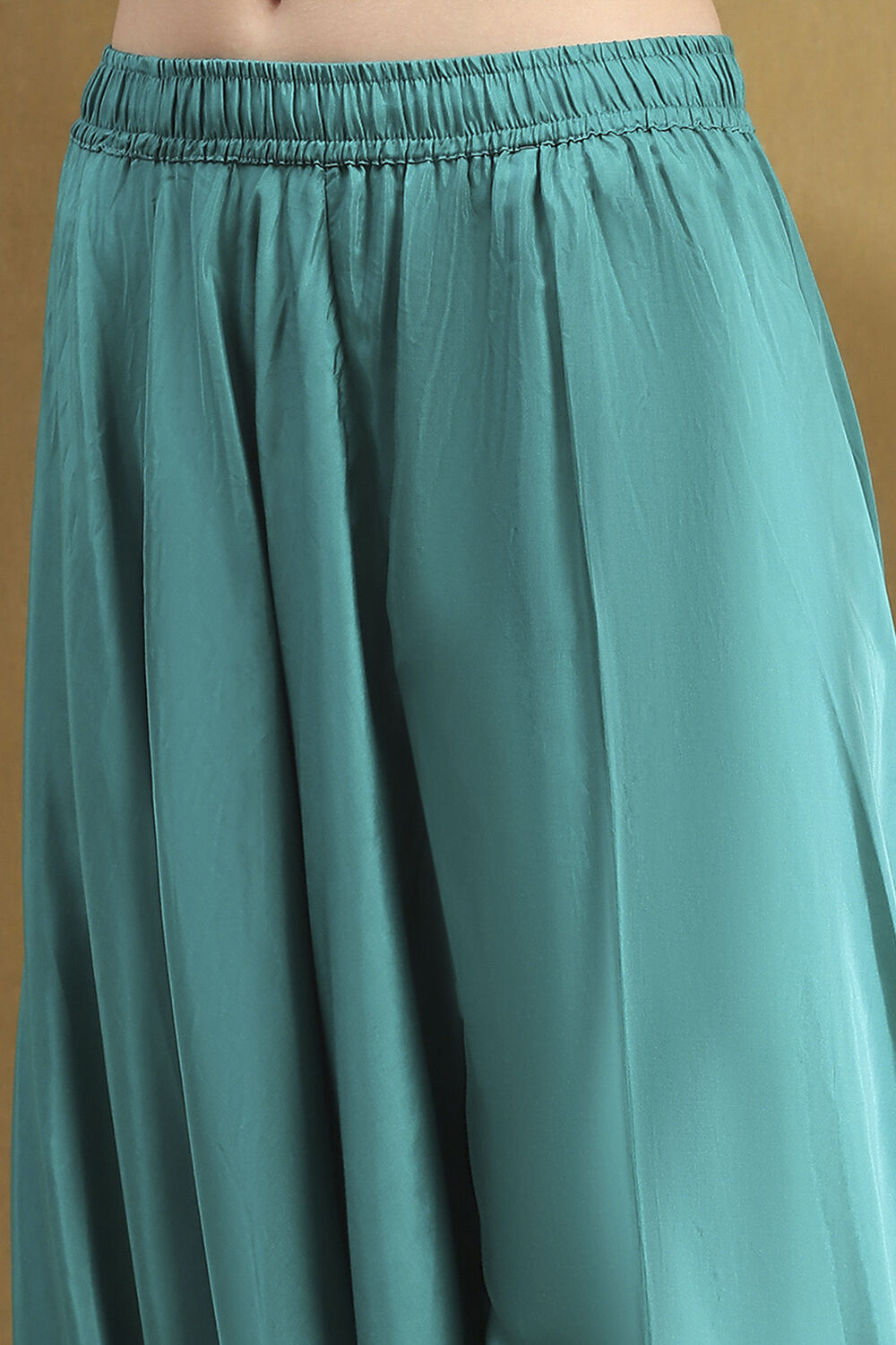 Green Viscose Printed Festive Straight Kurta Set image number 2