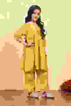 Yellow Polyester Dyed Gathered Kurta Pants Set image number 5