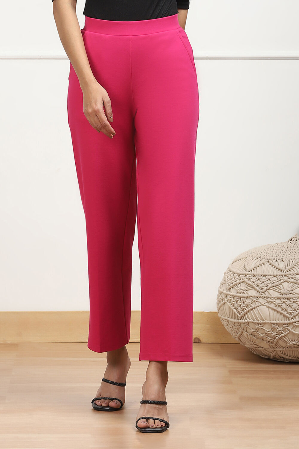 Fuchsia Solid Relaxed Fit Pants image number 4