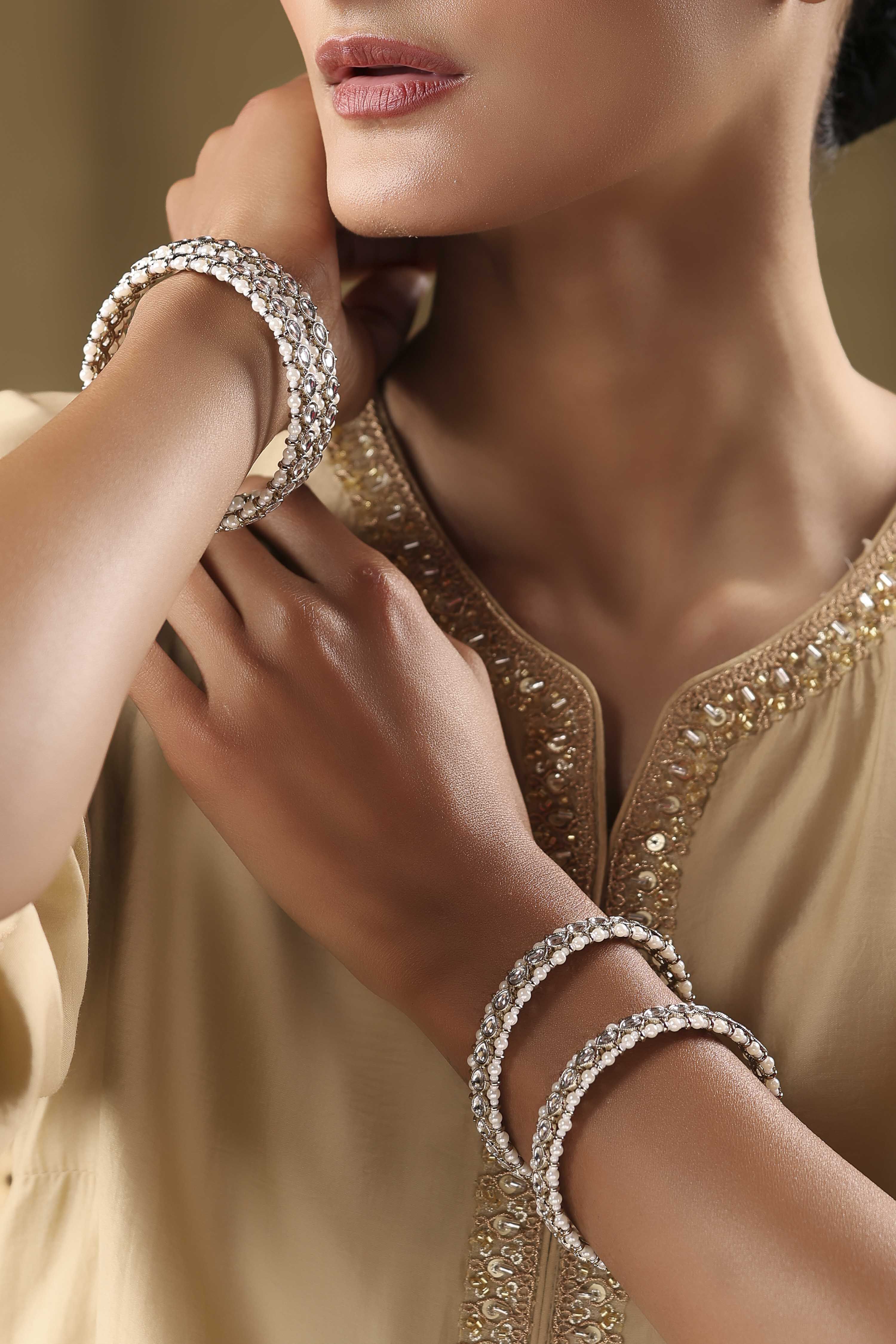 Pearl Alloy Bangle image number 3