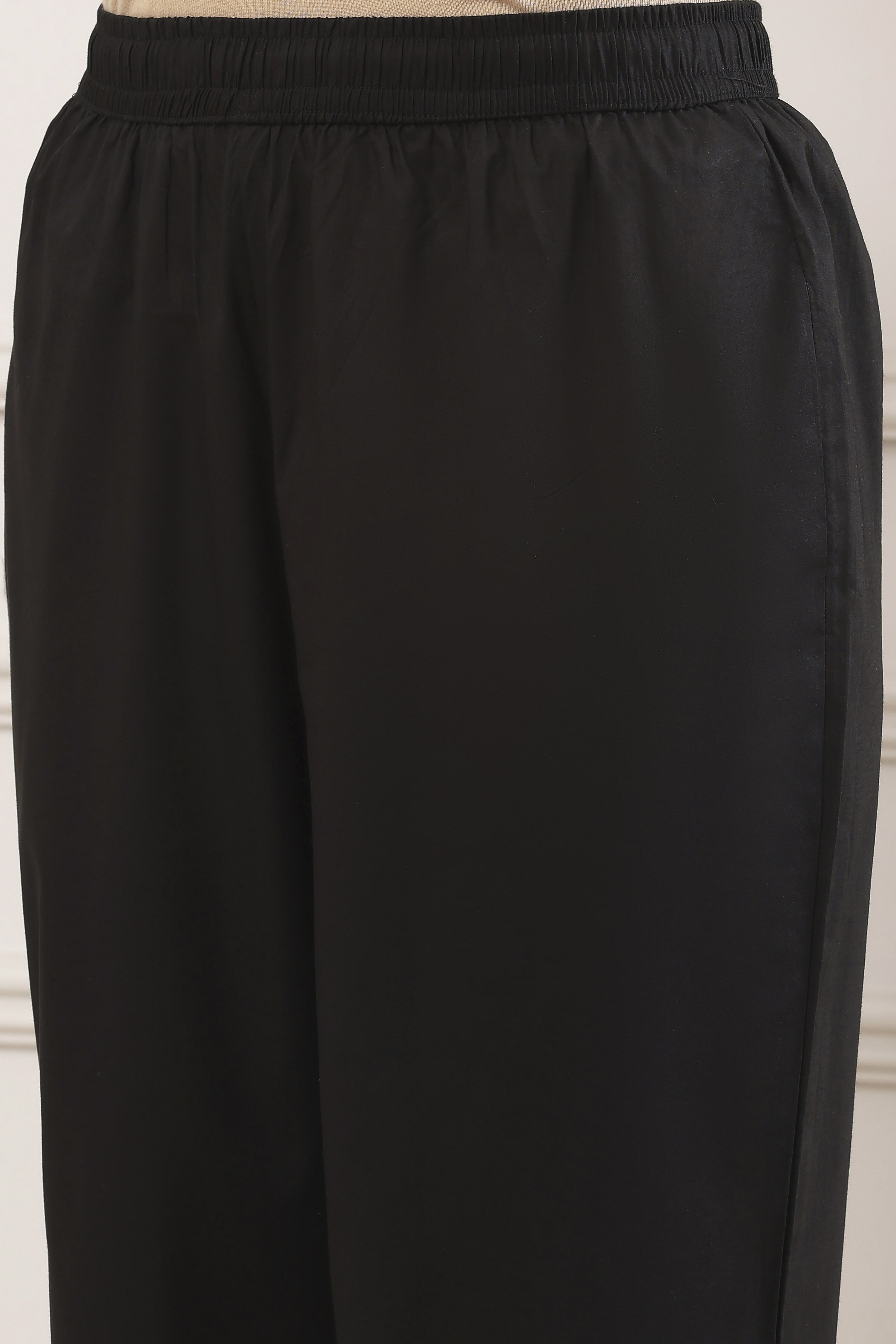 Black Cotton Printed Straight Suit Set image number 2