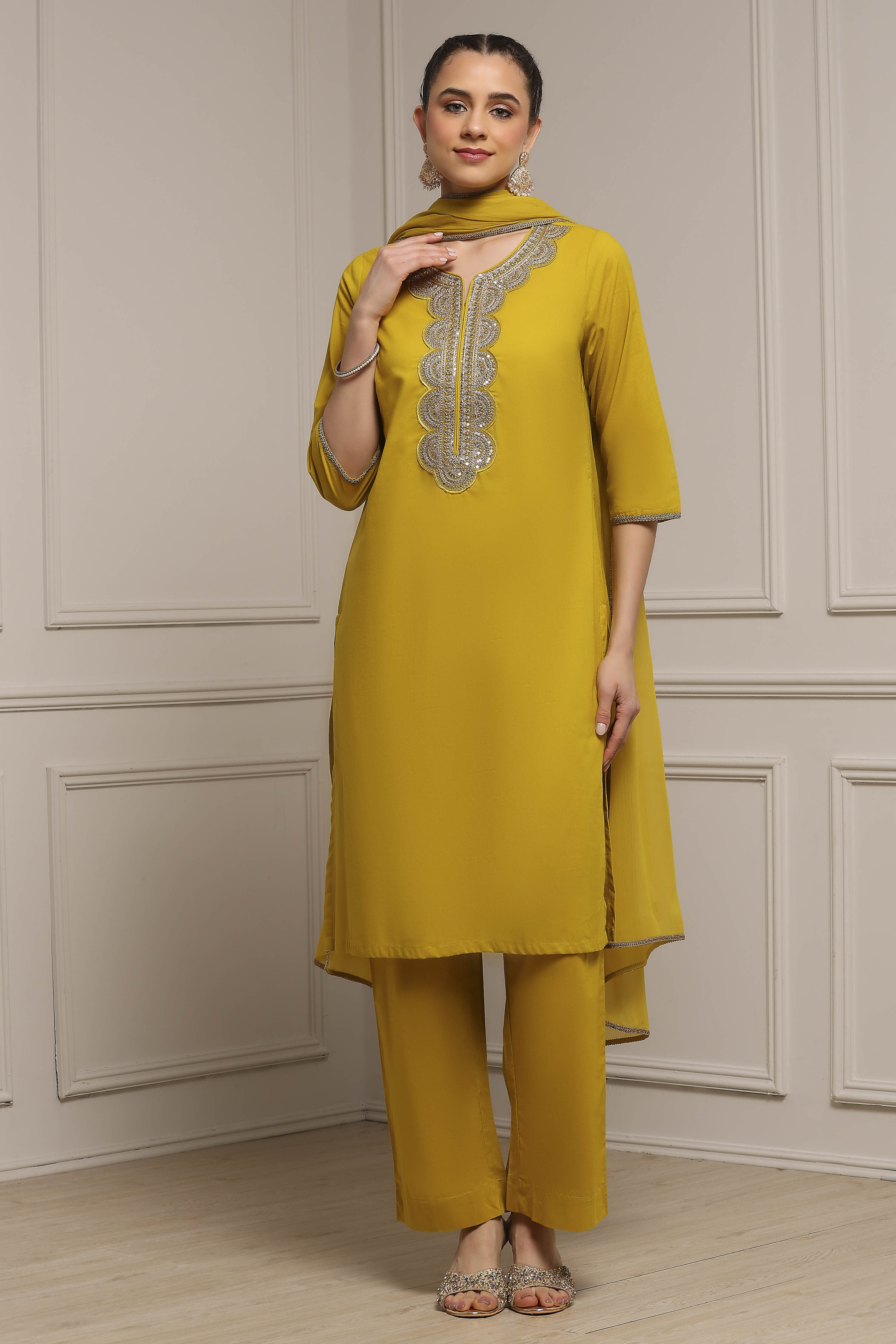 Yellow Cotton Solid Straight Suit Set image number 6