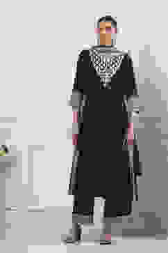 Black Dyed Solid Gathered Straight Suit Set image number 6