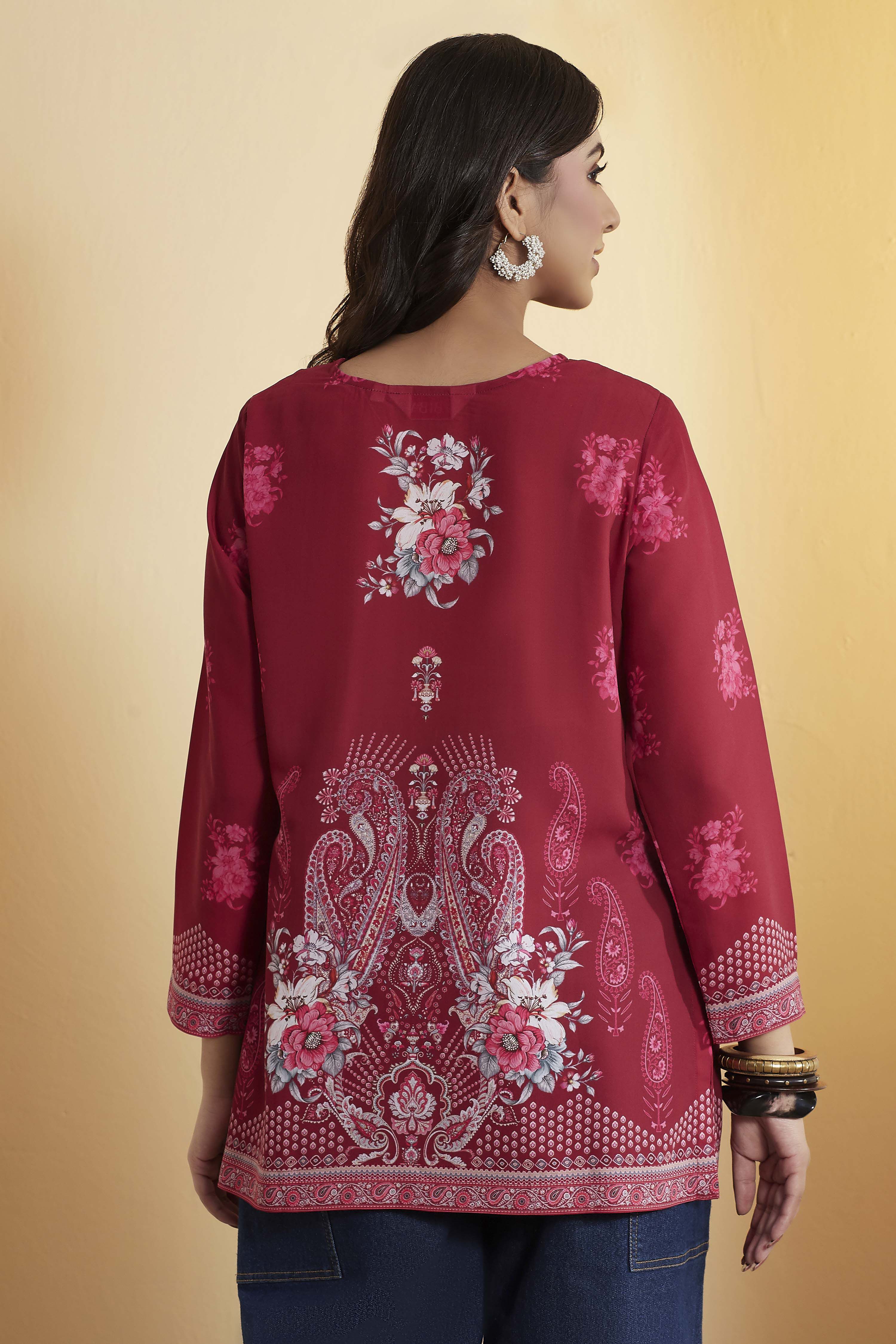 Magenta Floral Printed Straight Short Kurti image number 4