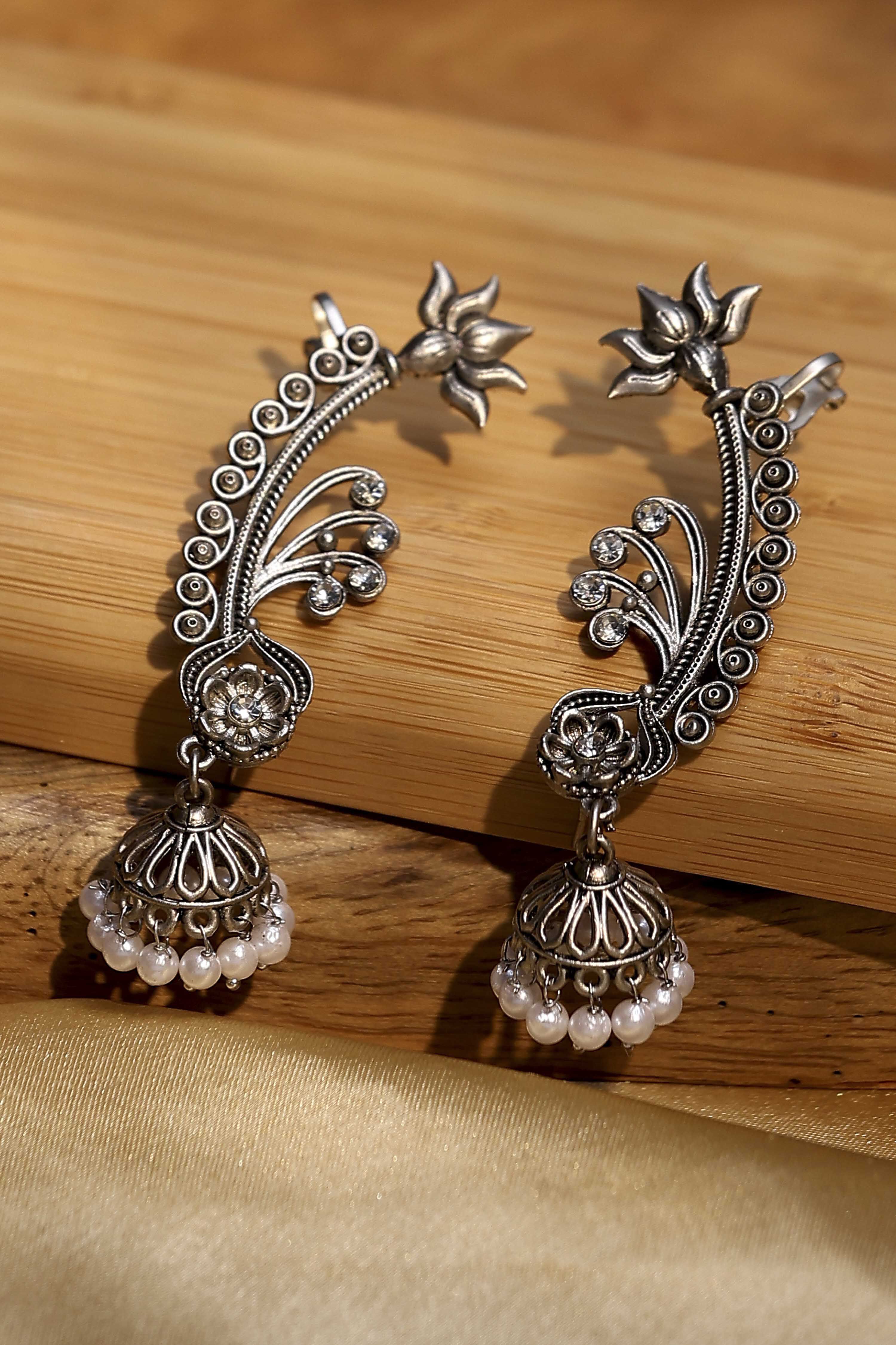 Oxidised Alloy Earcuff image number 0