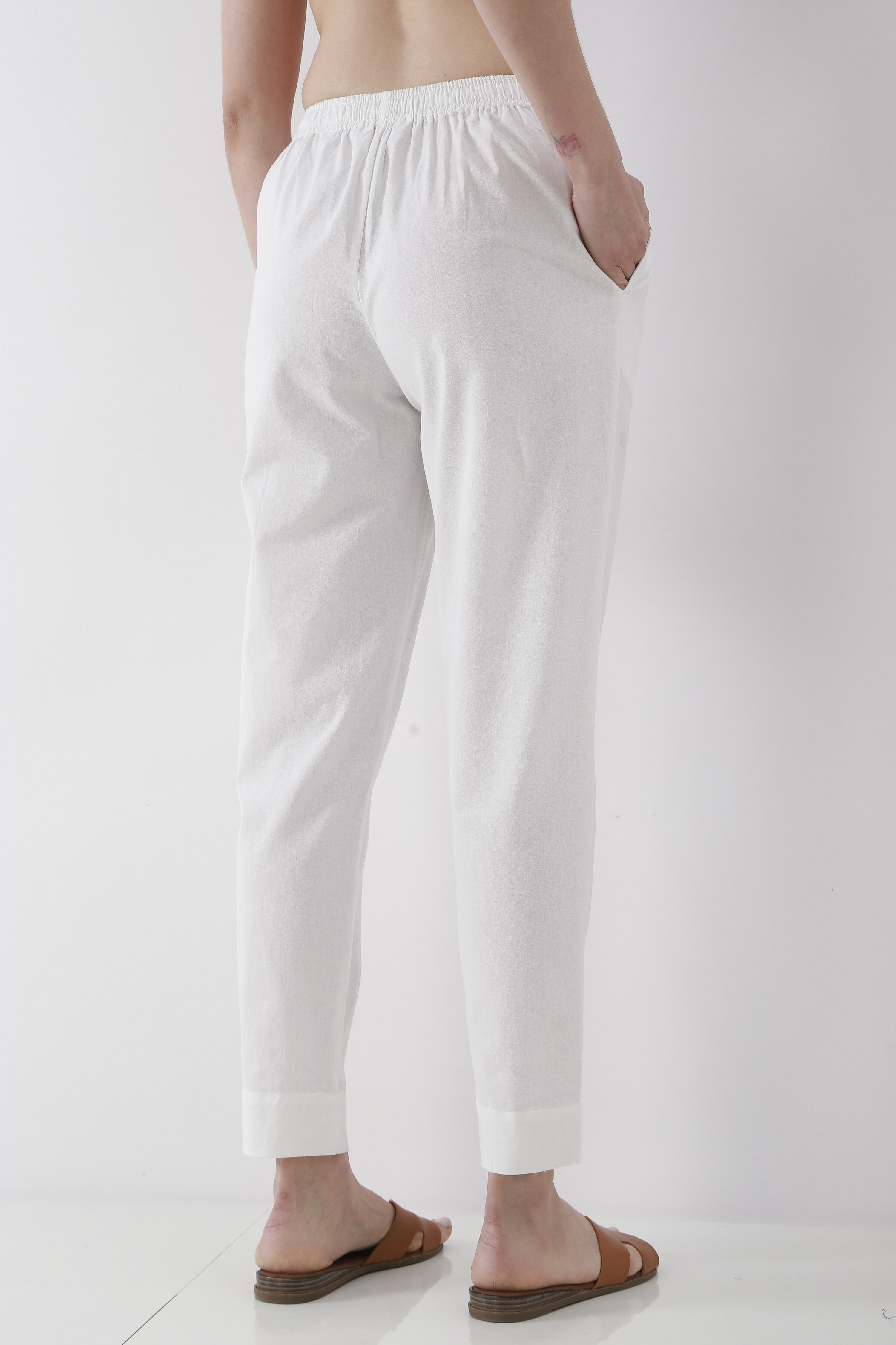 White Cotton Solid Fitted Pants image number 5