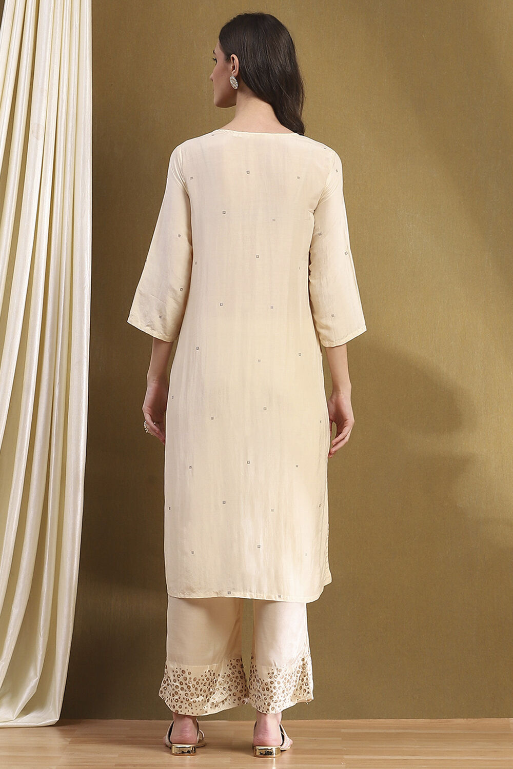 Off White Viscose Blend Straight Set image number 4