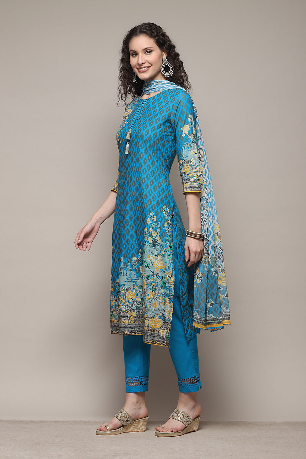 Yellow Cotton Straight Printed Kurta Slim Pant Suit Set image number 5