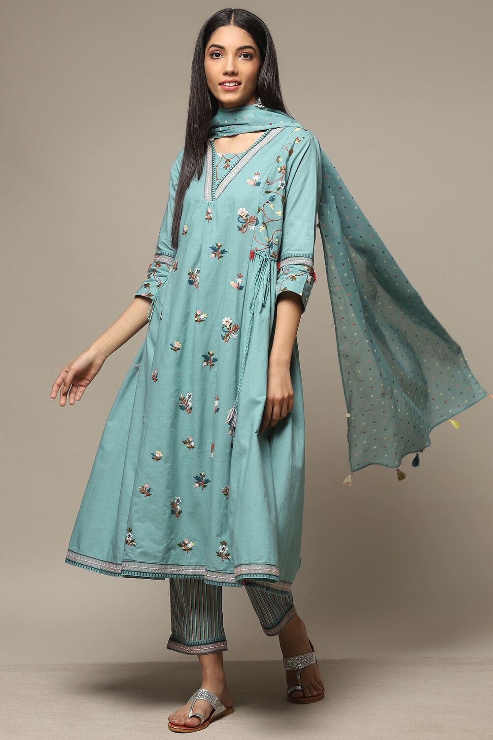 Sap Green Cotton Gathered Kurta Pants Suit Set image number 5