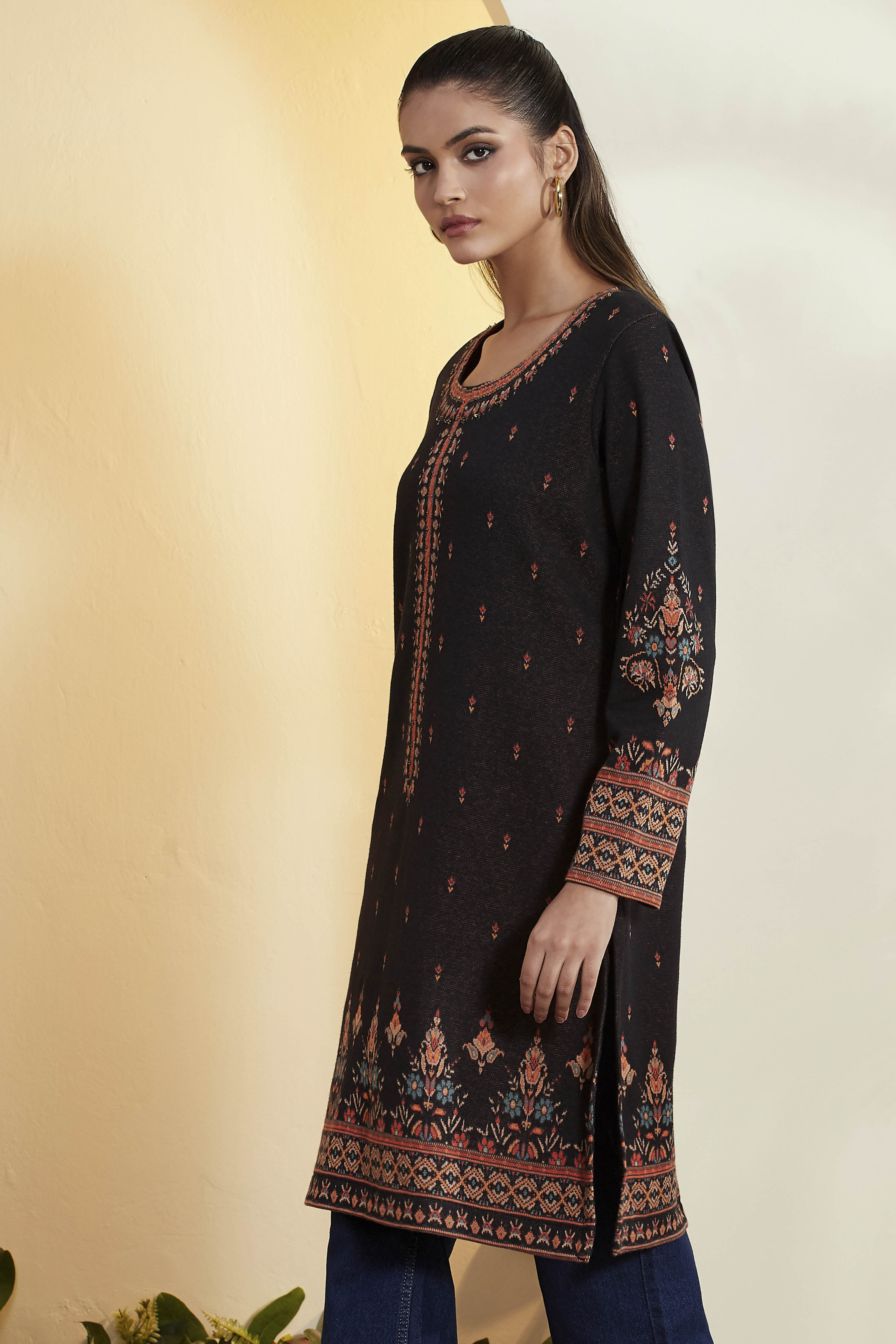 Black Multi-Motif Printed Straight Kurta image number 3