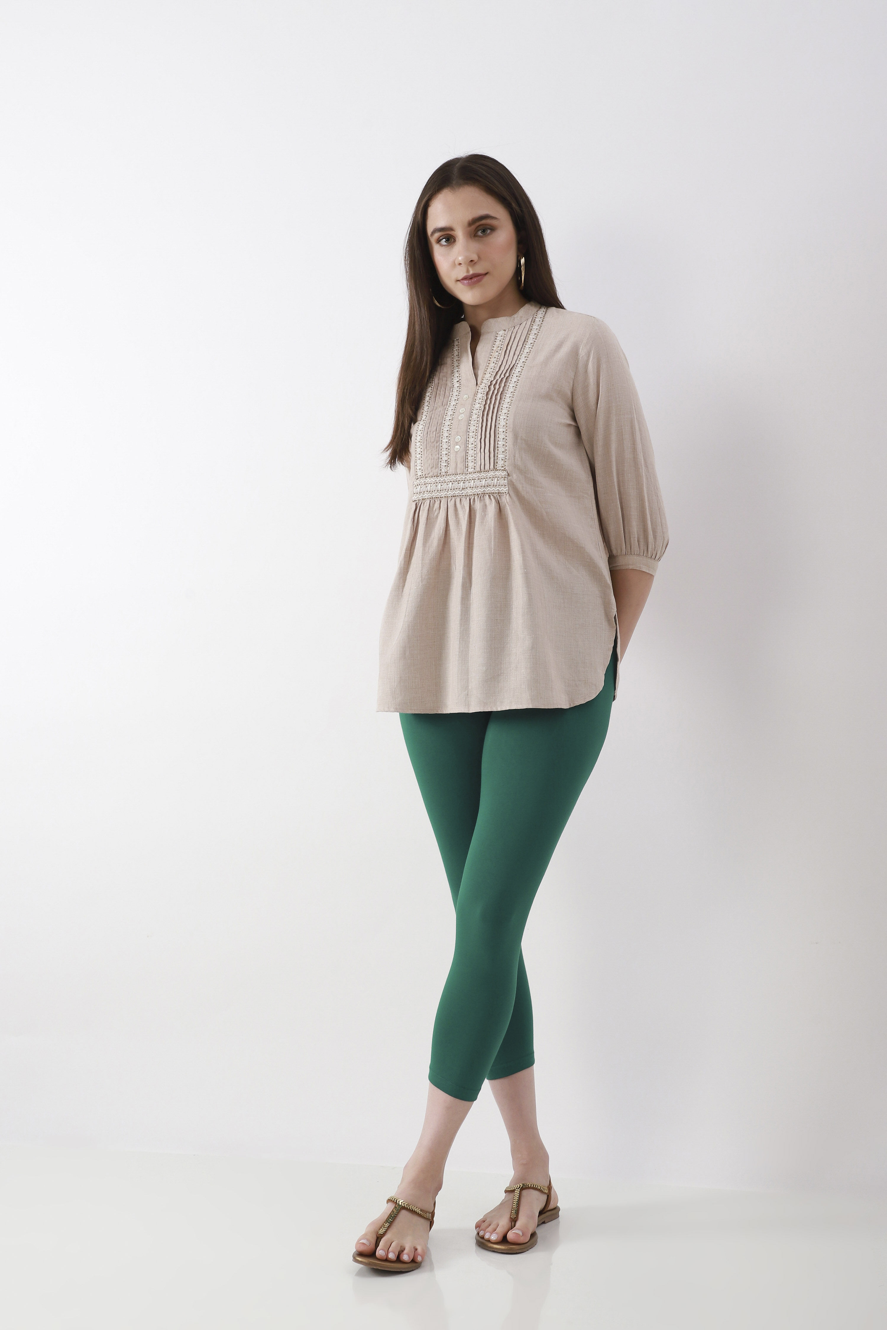 Green Cotton Lycra Solid Fitted Cropped Leggings image number 0