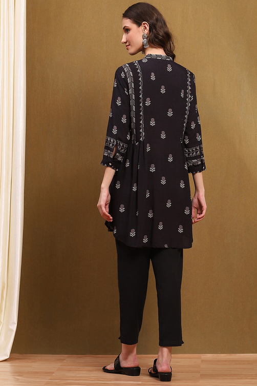 Navy Blue Floral Printed Gathered Short Kurta image number 3