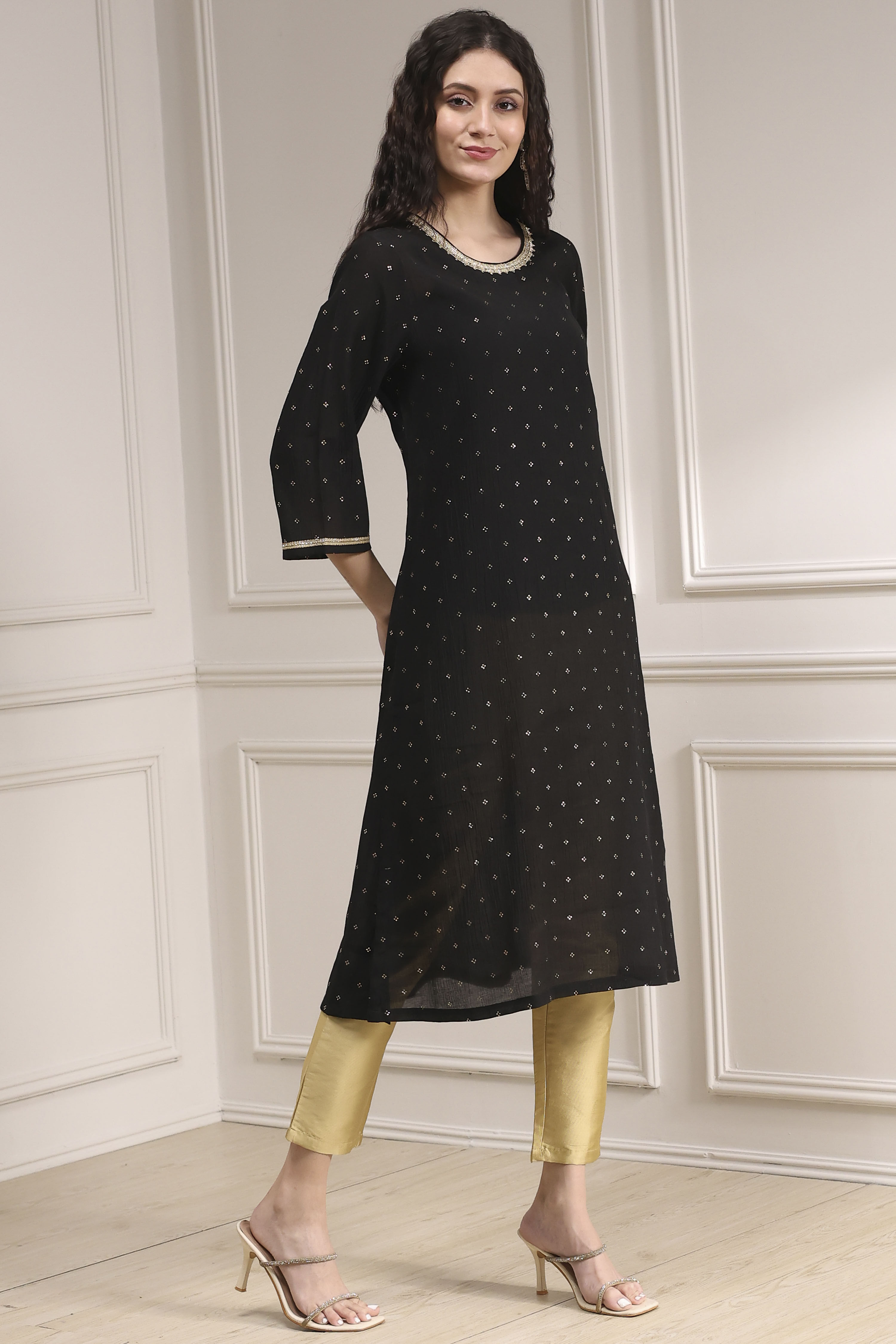 Nude-Toned Metallic Pattern Straight Kurta image number 4