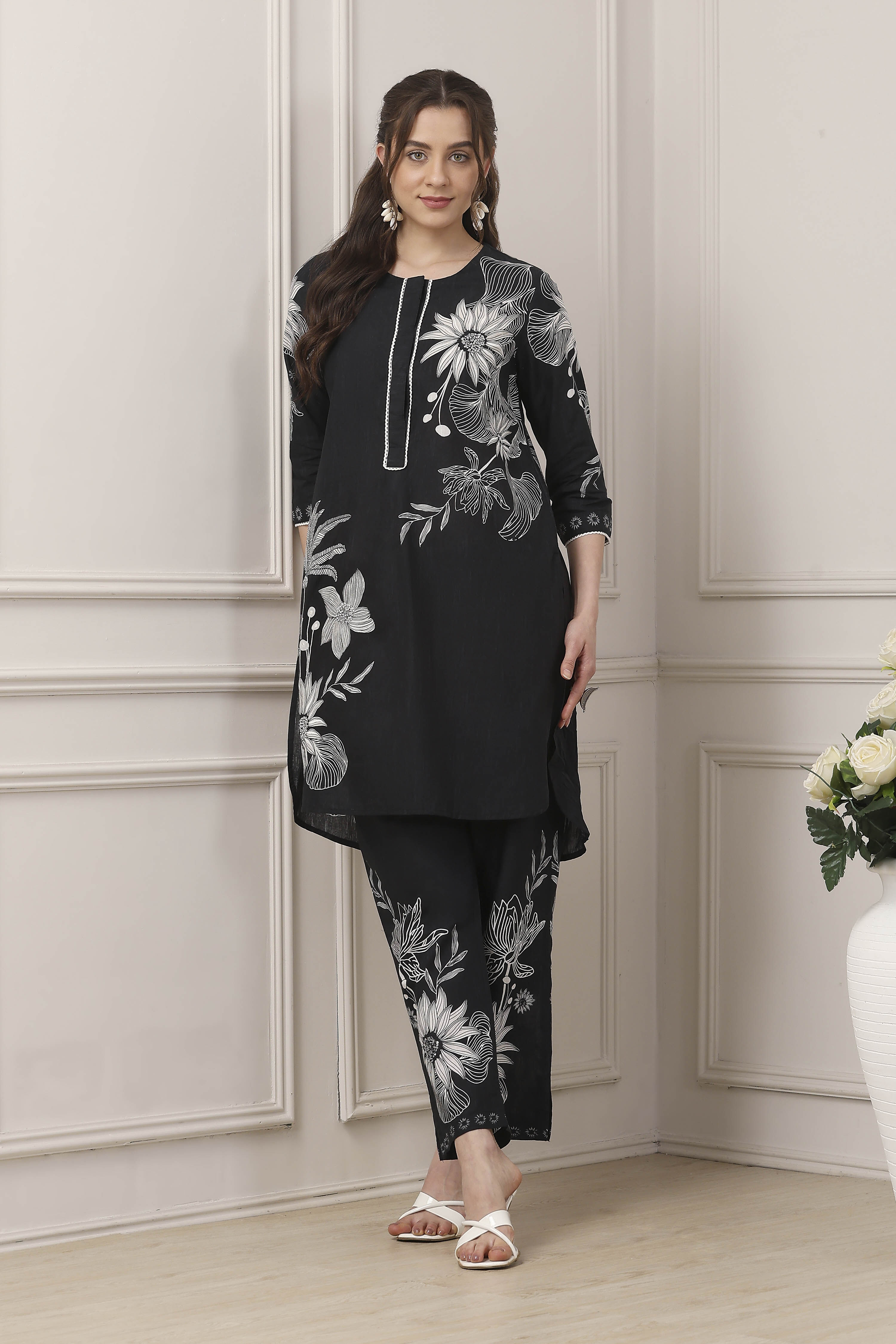 Blue Cotton Floral Printed Straight Suit Set image number 0