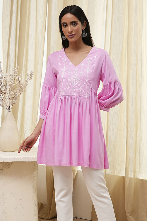 Pink Solid Flared Short Kurta image number 5