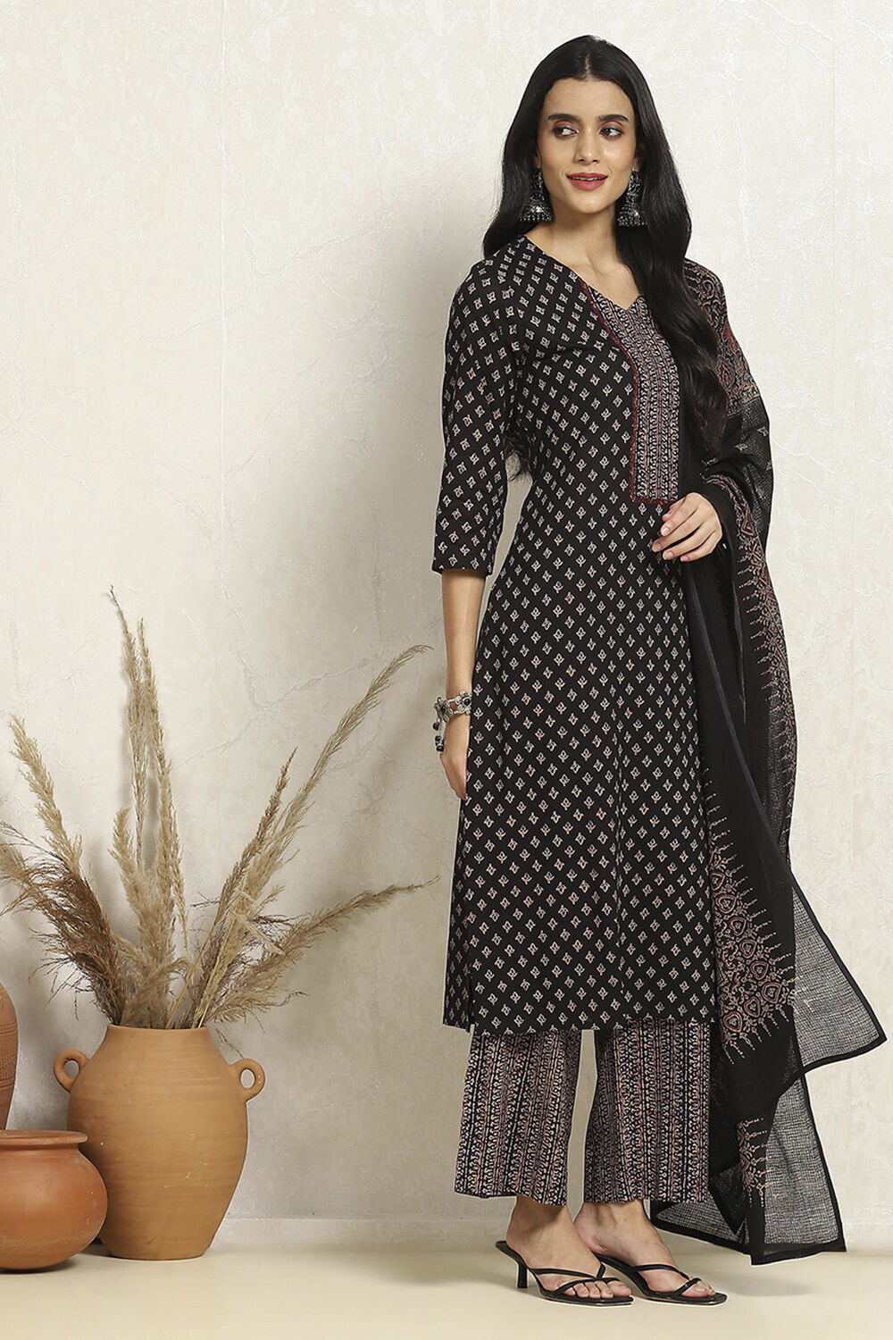 Blue Cotton Floral Printed Unstitched Suit Set image number 6