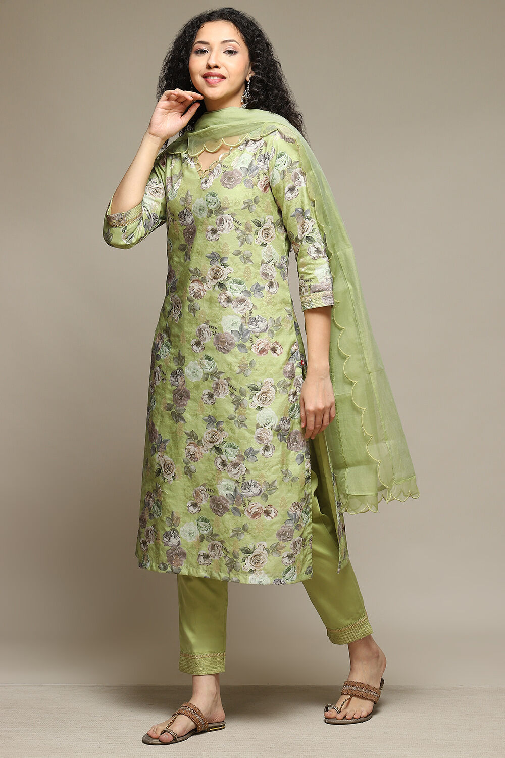 Green Cotton Blend Floral Straight Suit Set image number 5