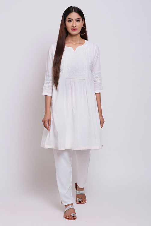White Cotton Chikankari Kurta image number 0