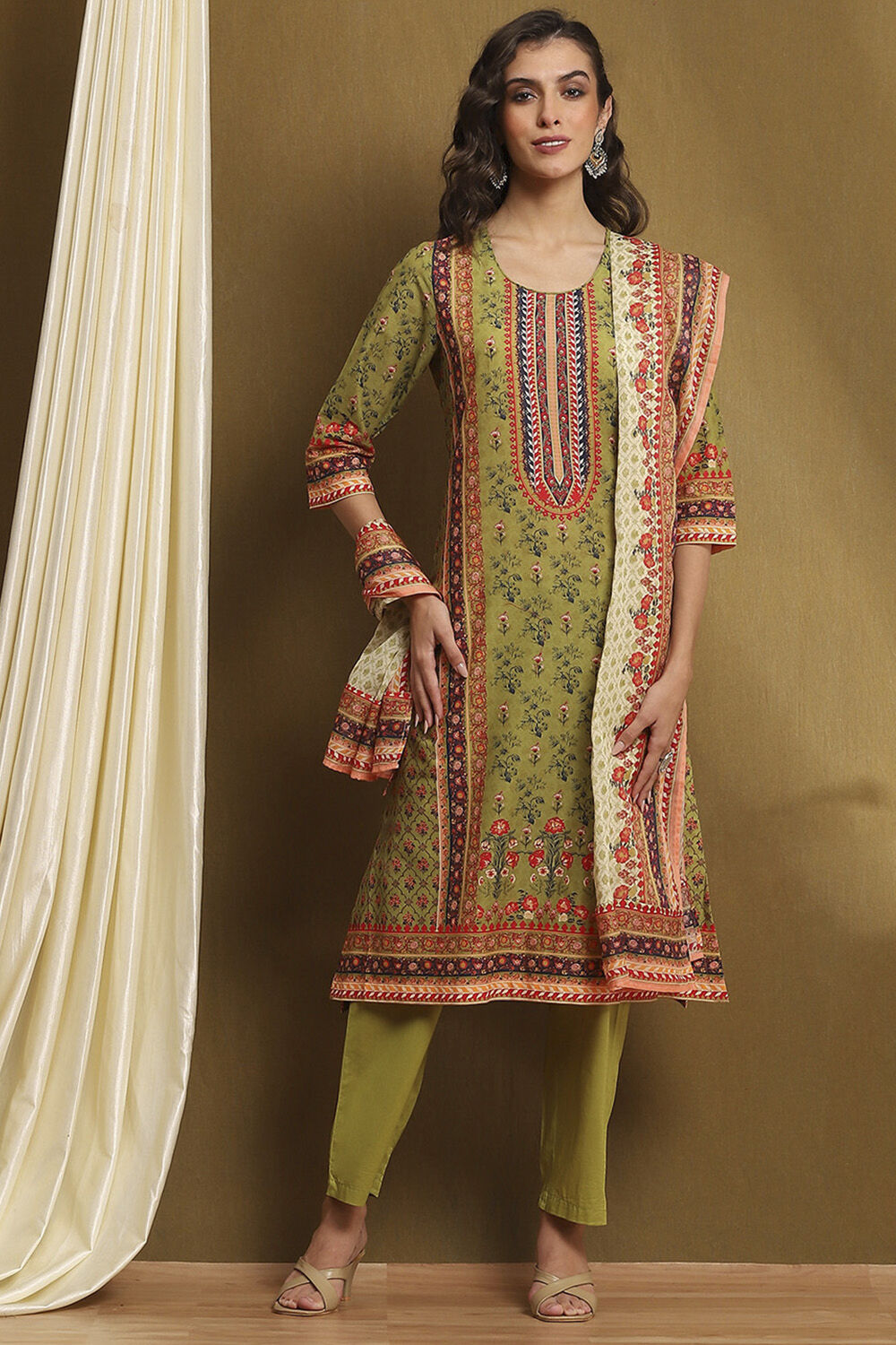 Moss Green Cotton Floral Printed Straight Suit Set image number 6