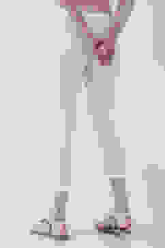 White Cotton Lycra Solid Fitted Cropped Leggings image number 5