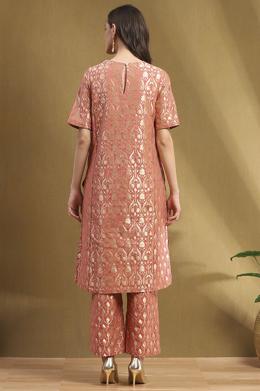 Peach-Toned Jacquard Floral Yarn-Dyed Straight Kurta Set image number 4