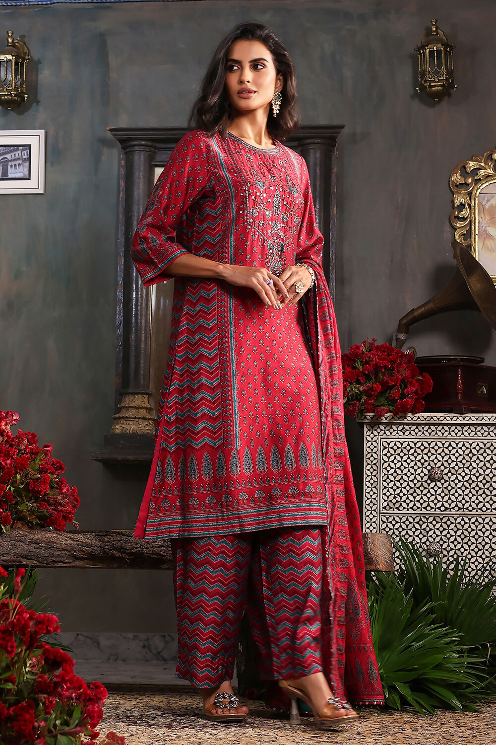 Red Printed Straight Suit Set image number 5